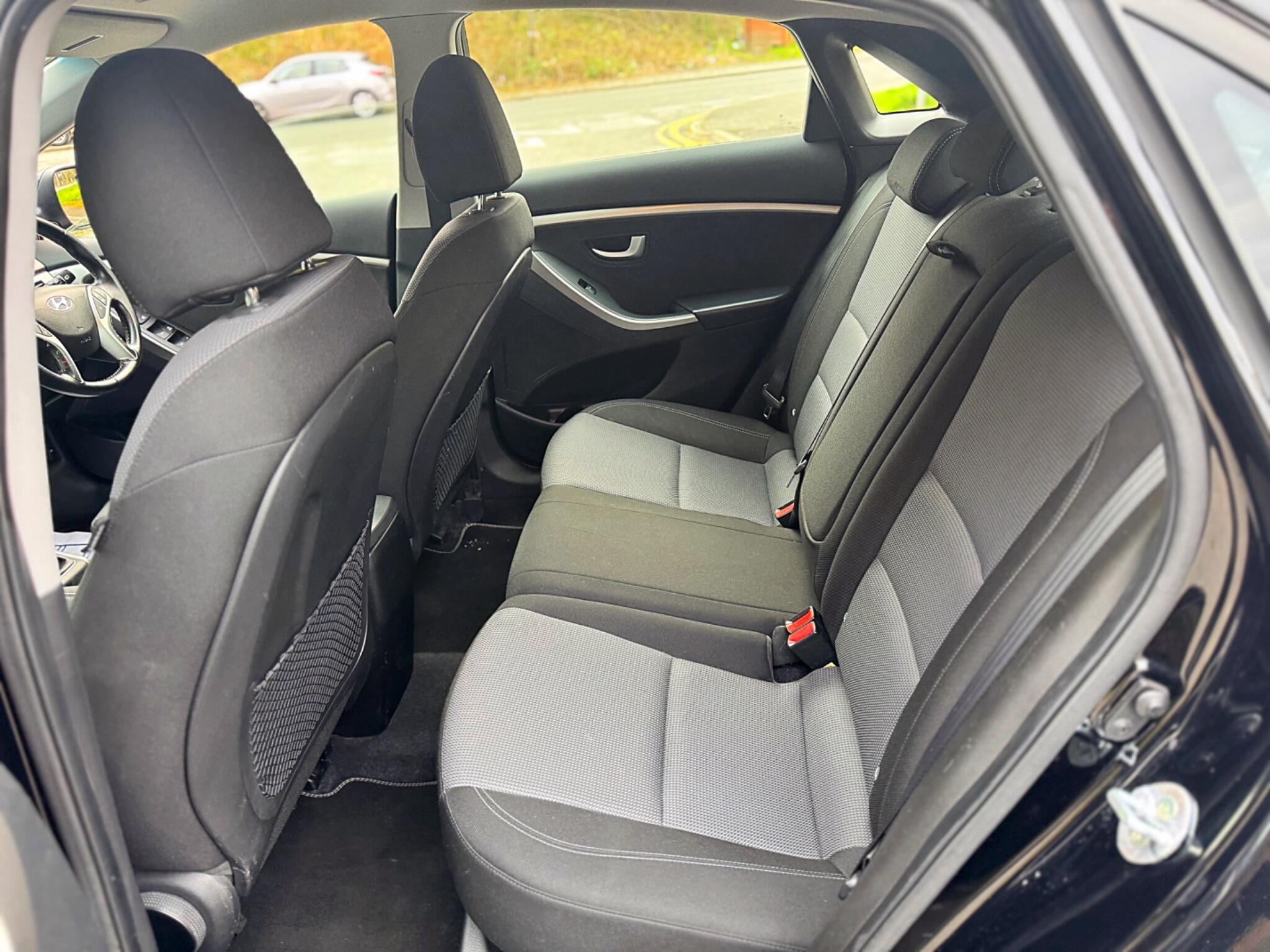 2016 Hyundai i30 1.6 CRDi Blue Drive SE Nav Euro 6 (s/s) 5dr image 36