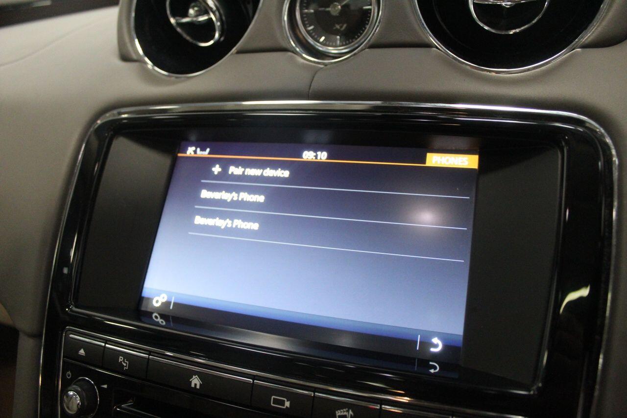Jaguar XJ view 43