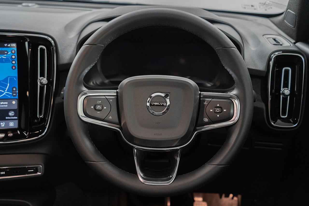 Volvo C40 view 6