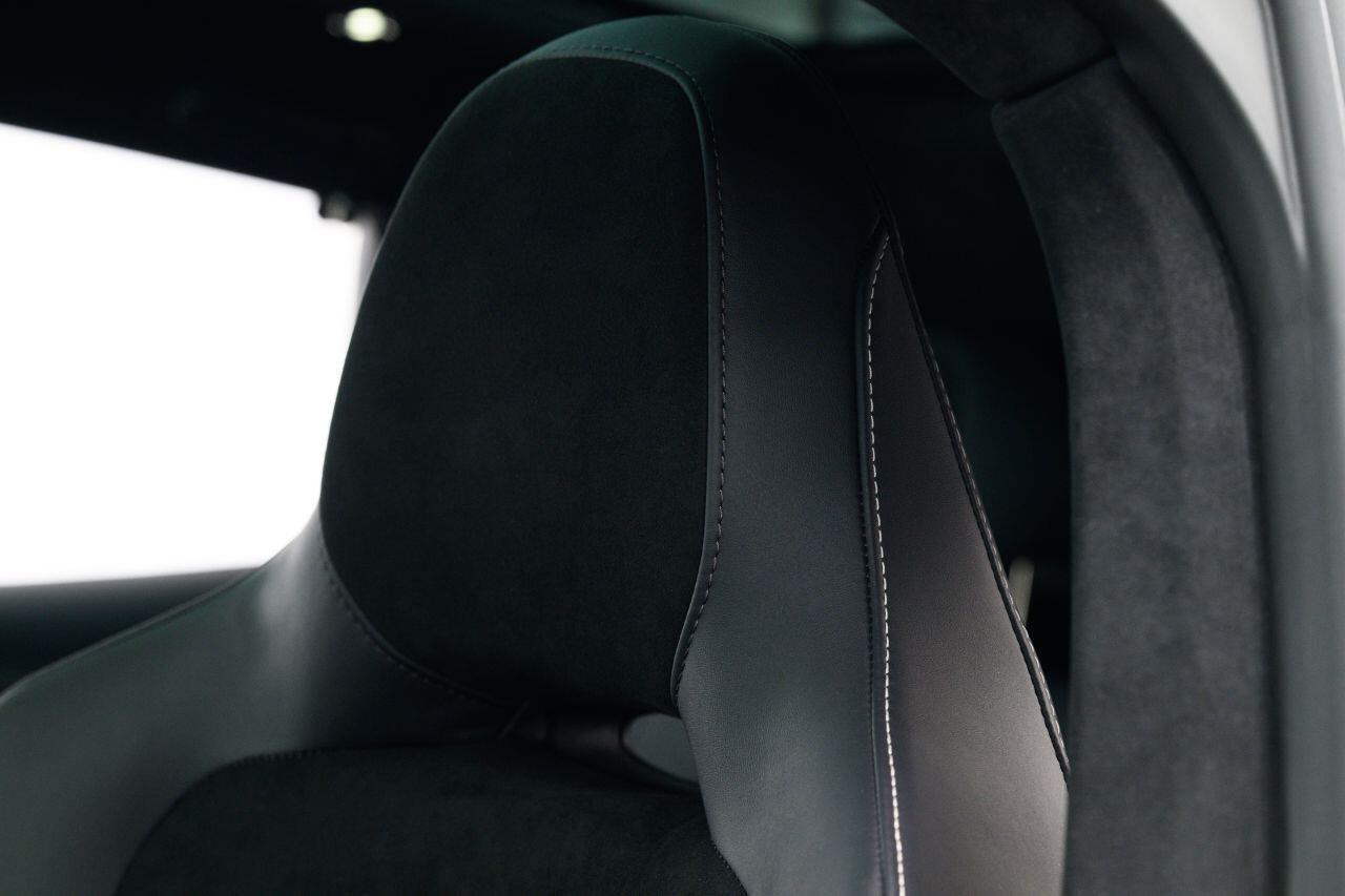 Aston Martin DBX view 36