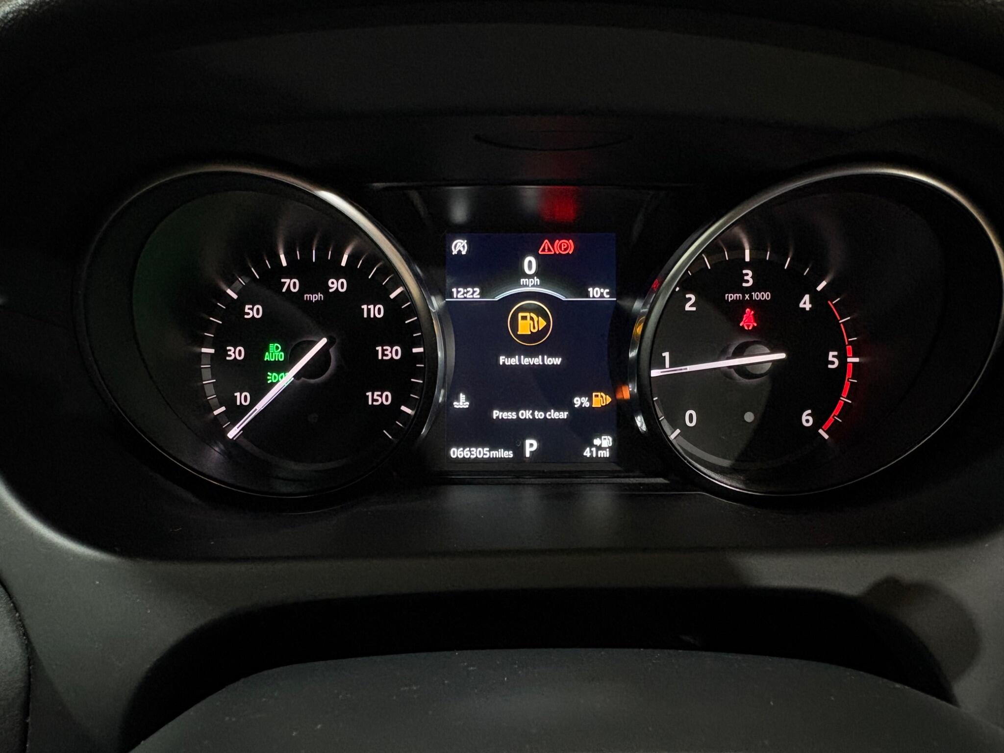 Land Rover Discovery Sport view 7