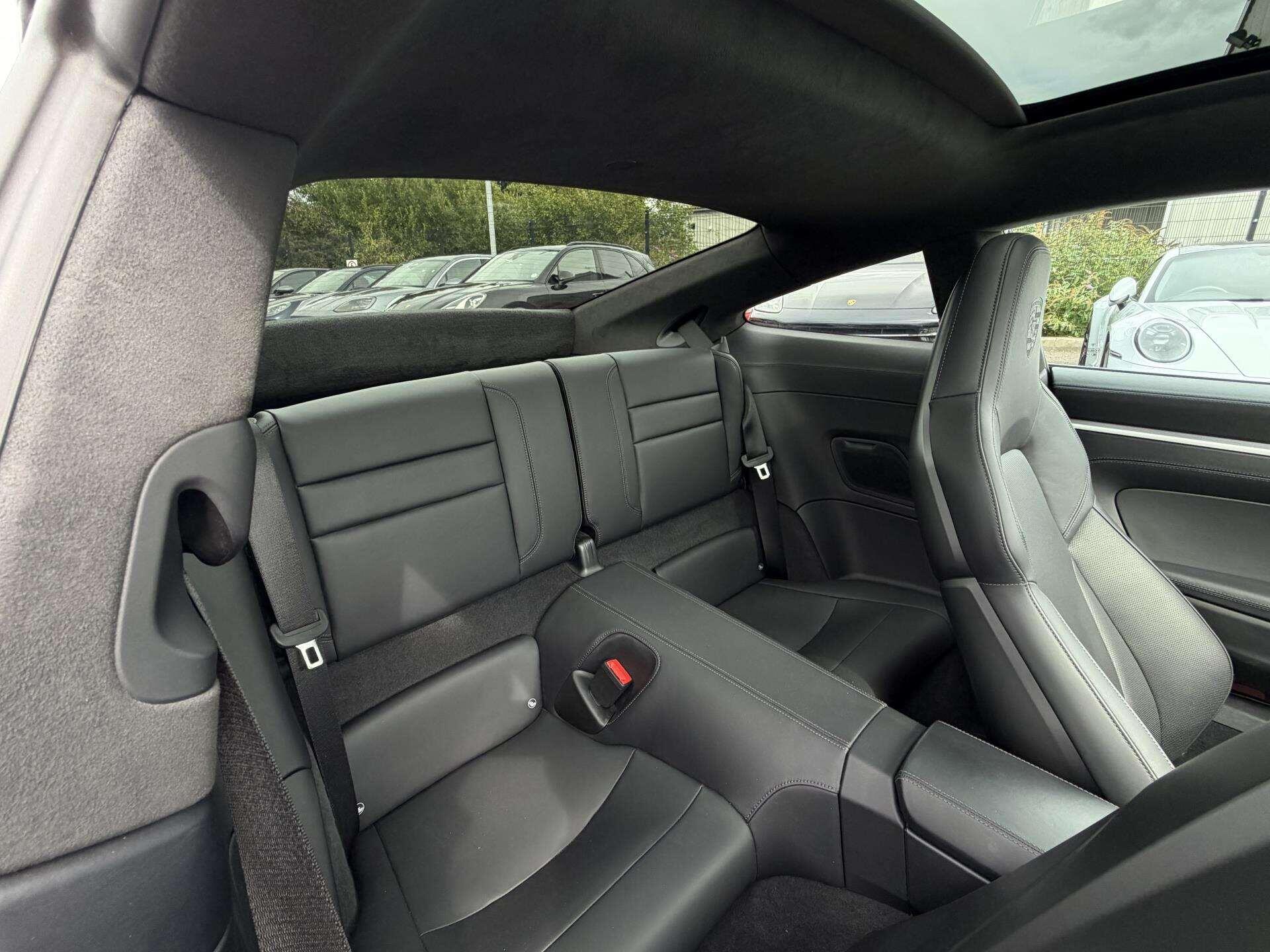 Porsche 911 view 14