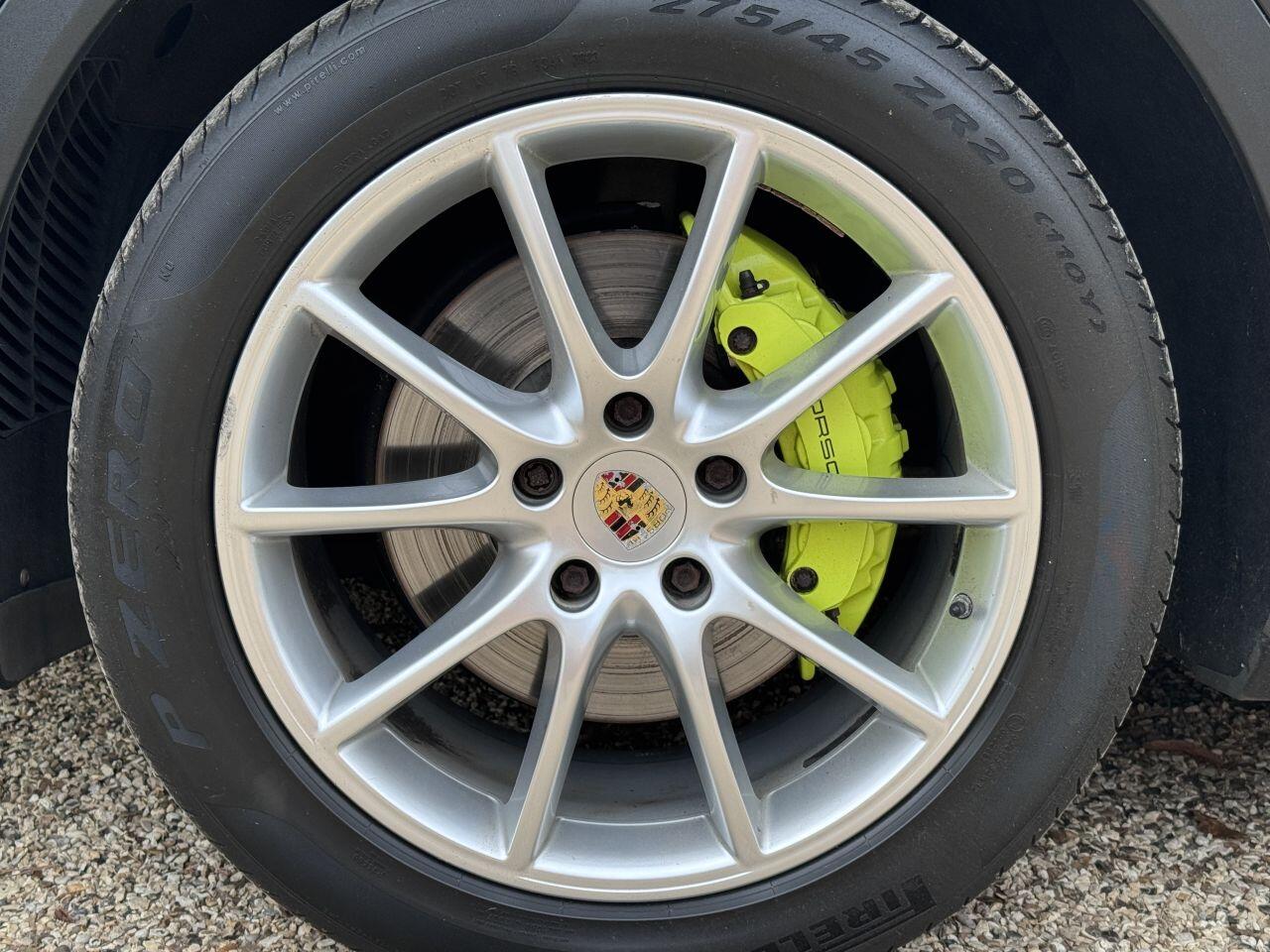 Porsche Cayenne view 52
