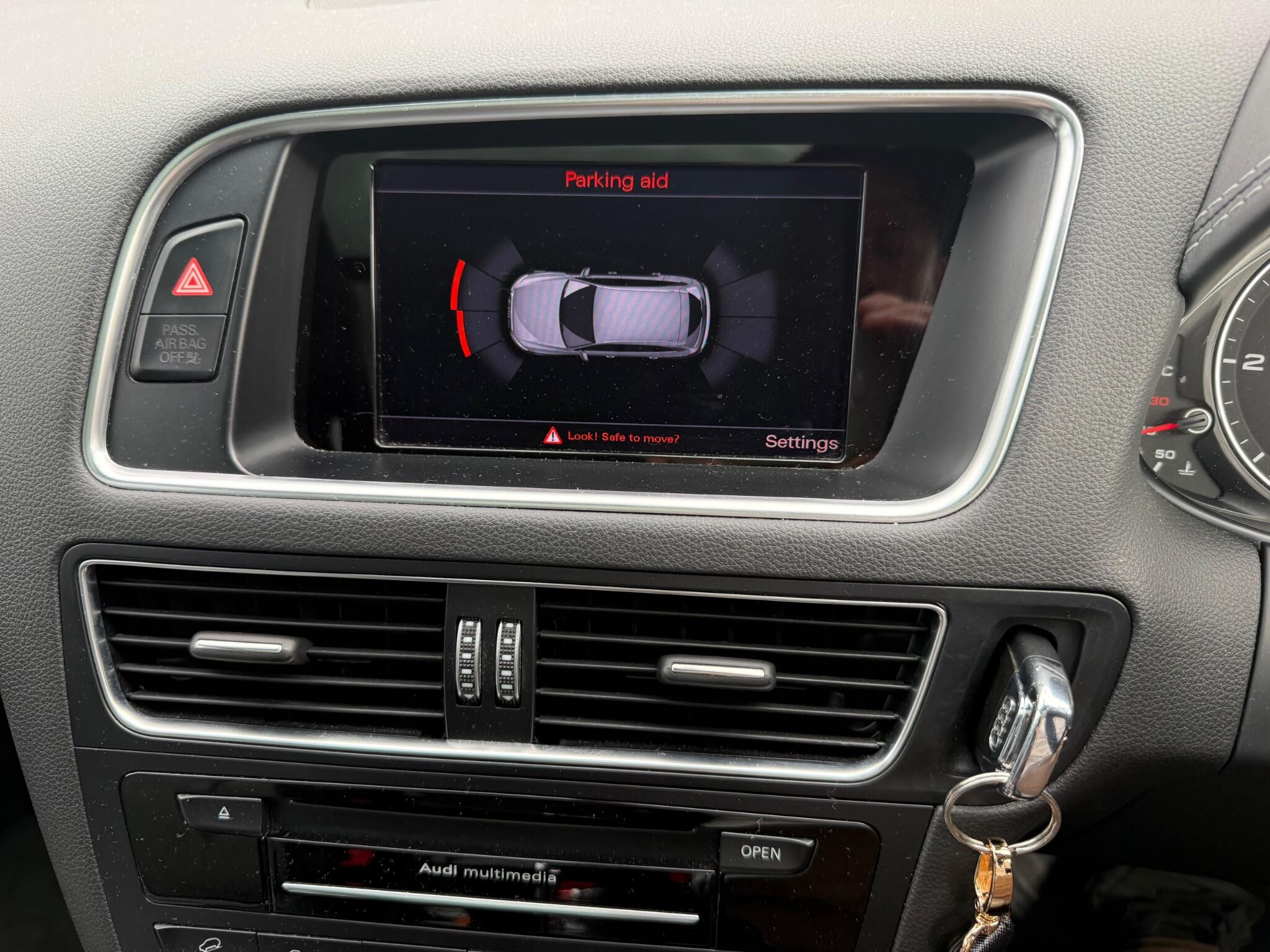 Audi Q5 view 10