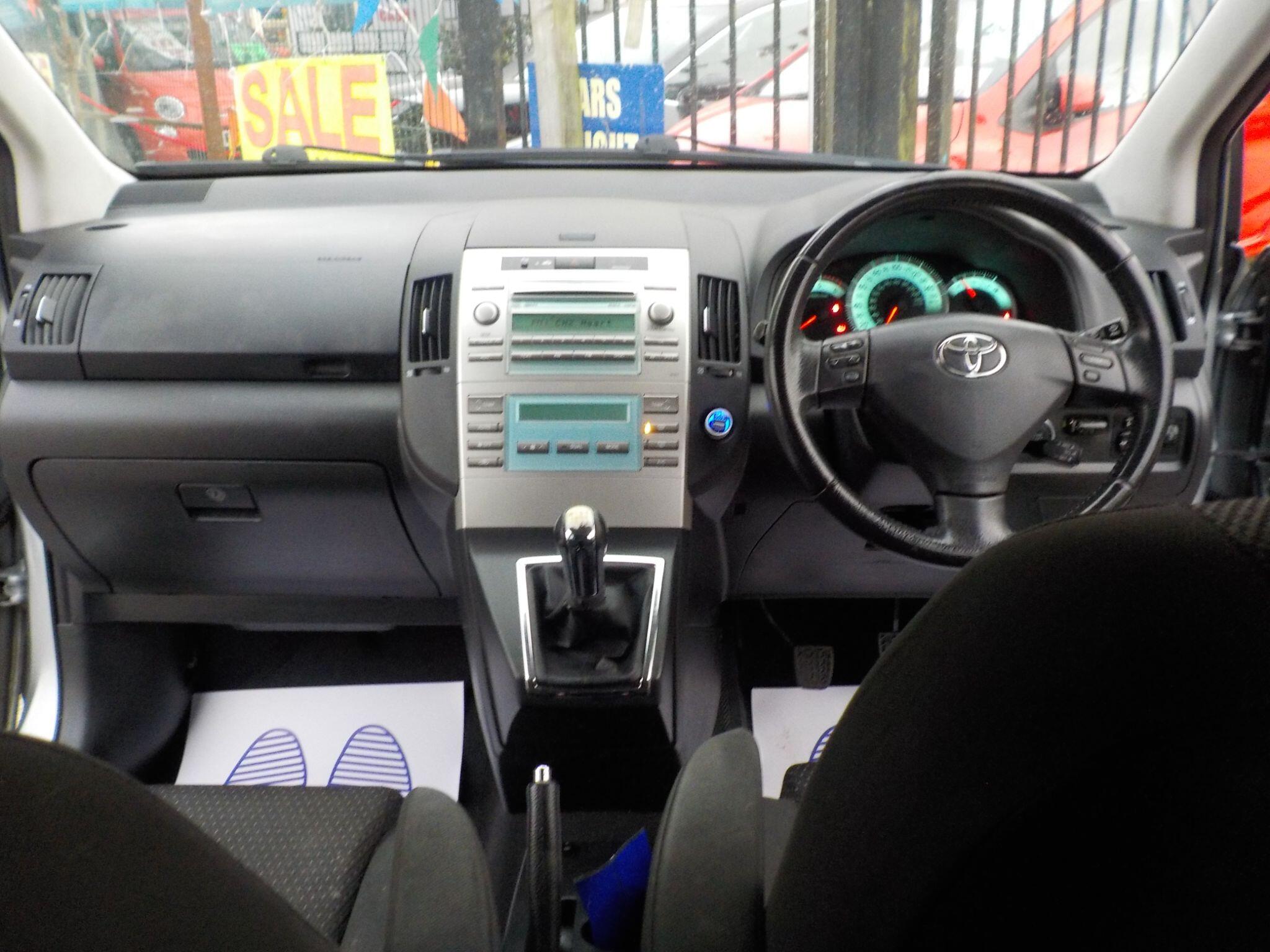 Toyota Corolla Verso 2.2 D-4D SR 5dr