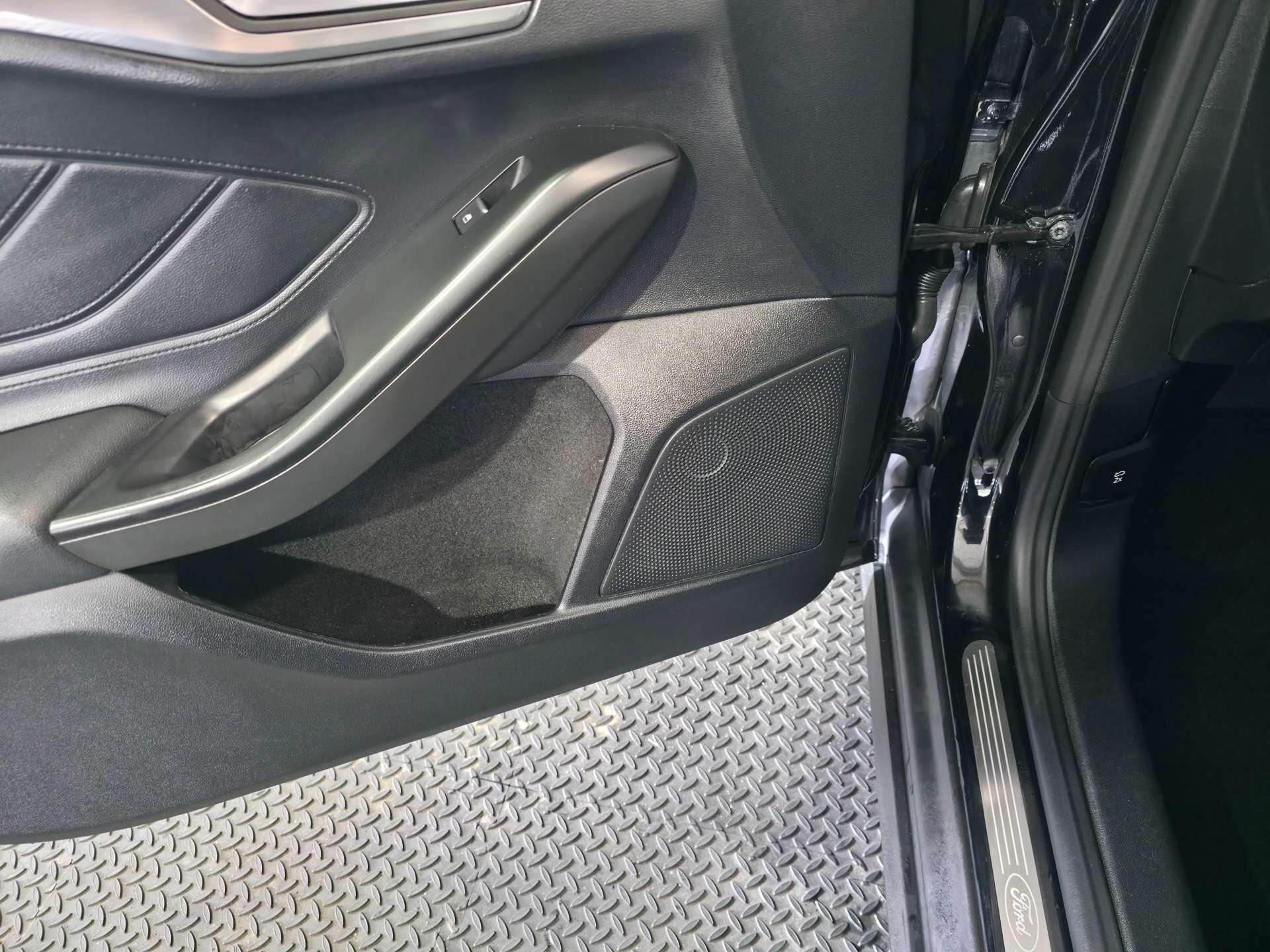 Ford Focus view 63