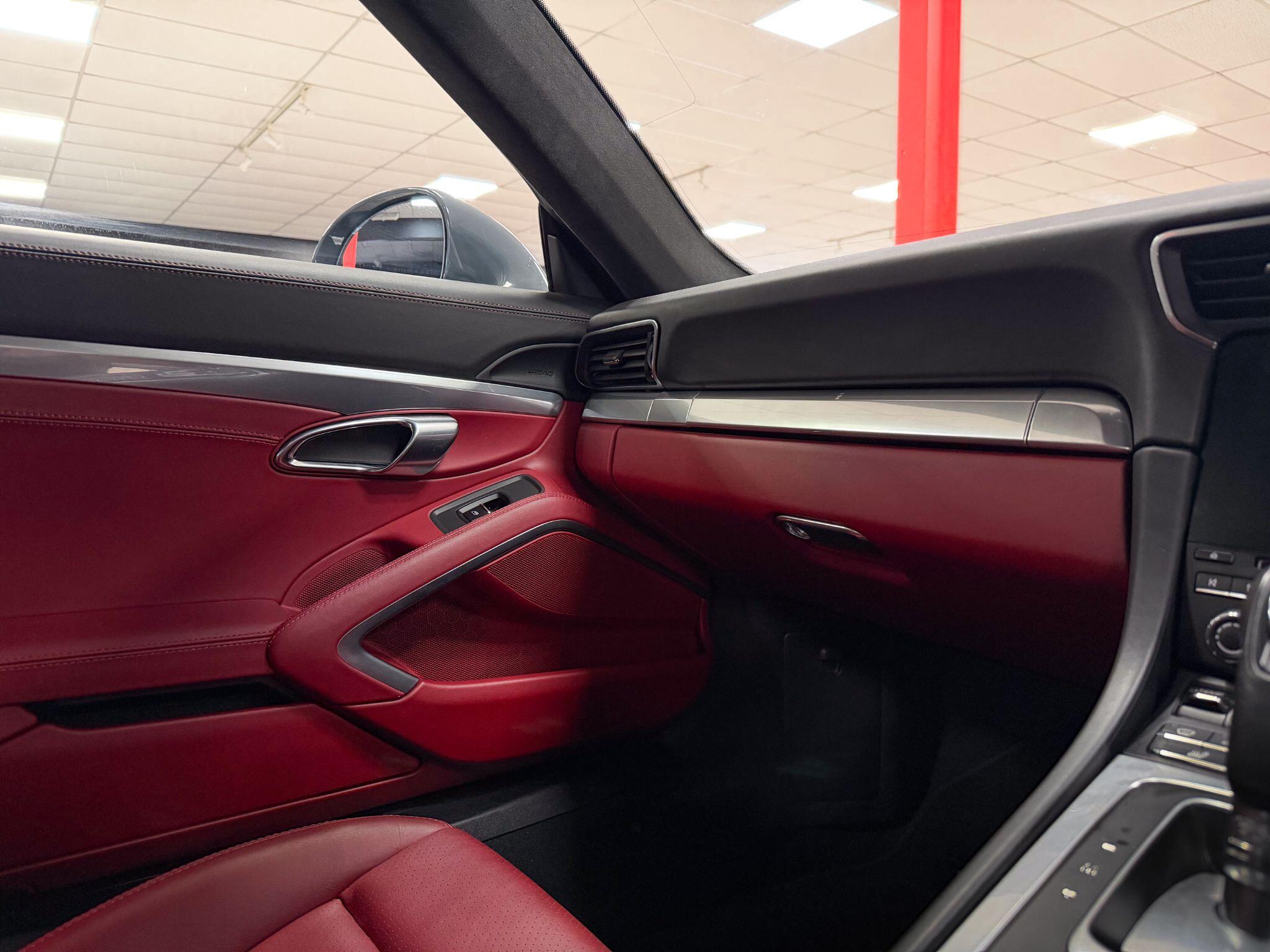 Porsche 911 view 27