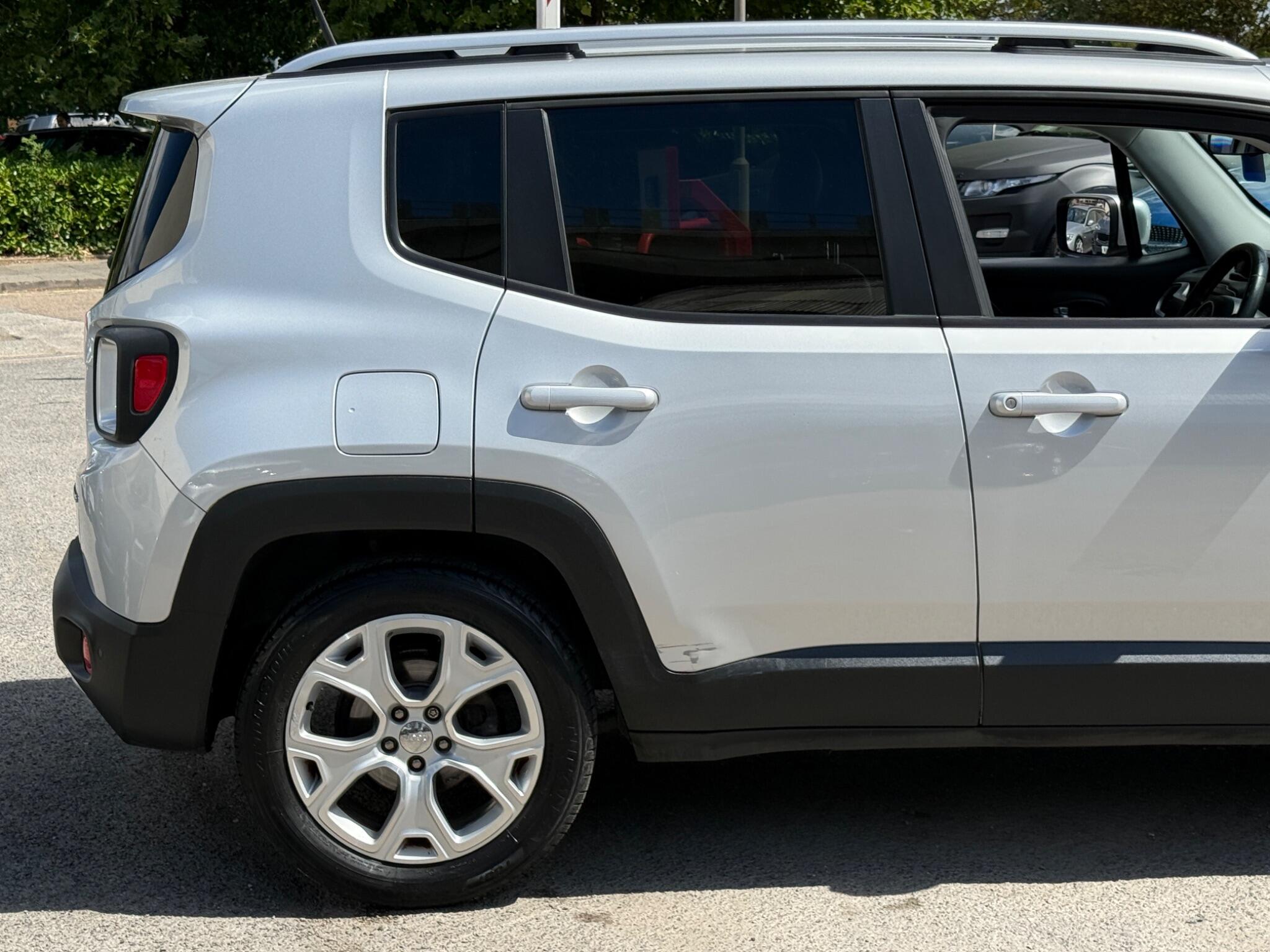 Jeep Renegade - Image 21