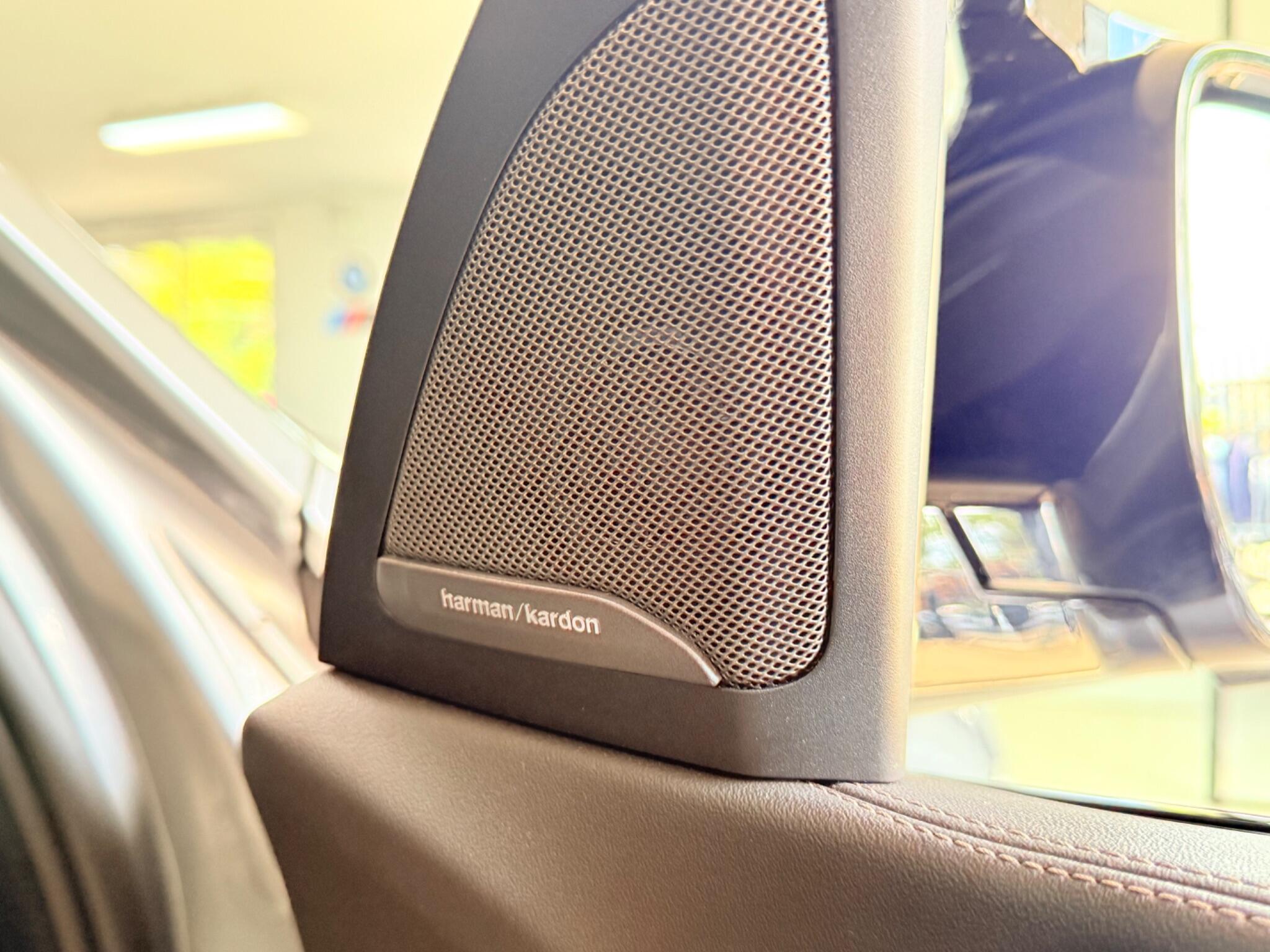 BMW X7 view 49