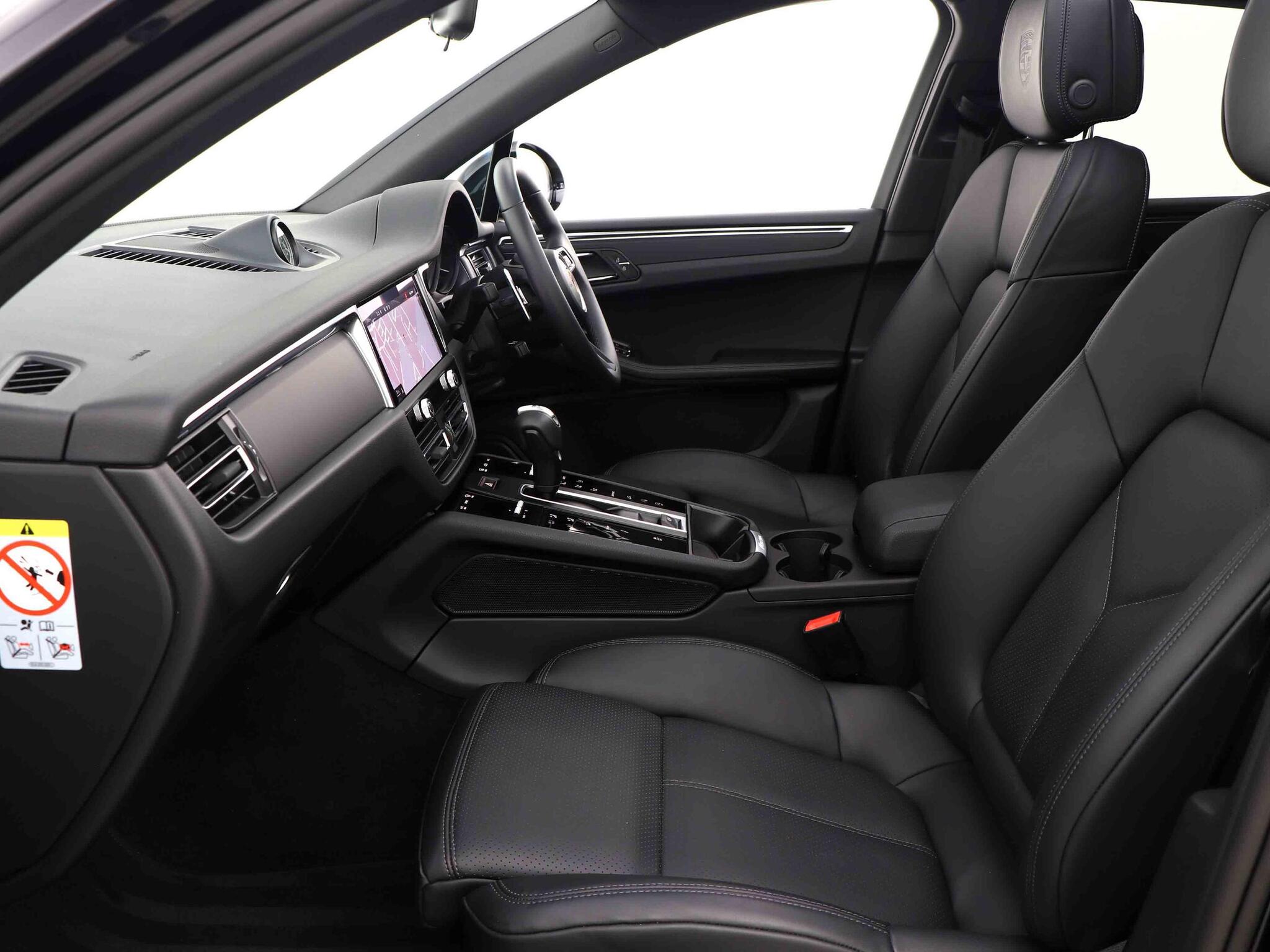 Porsche Macan view 29