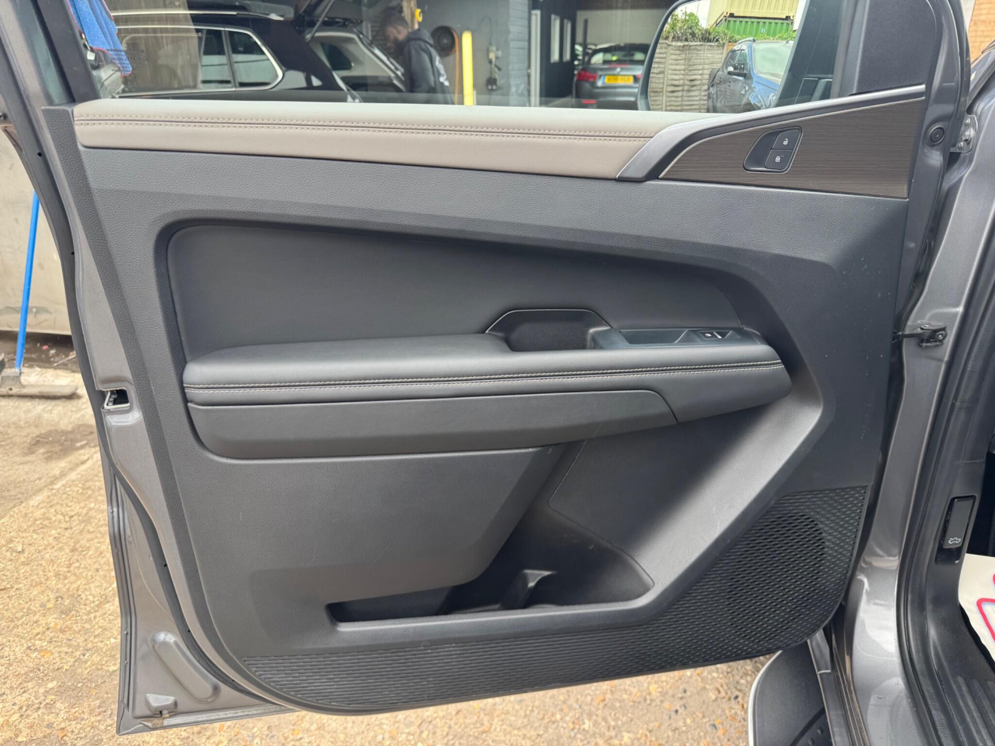 Volkswagen Amarok view 46