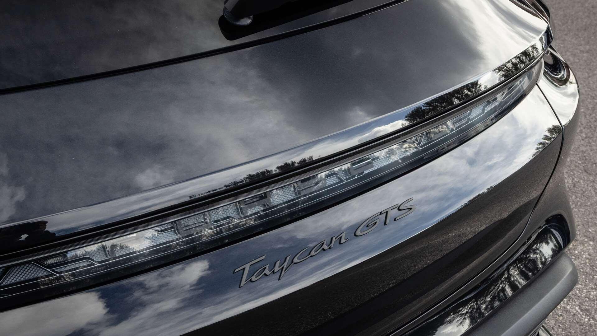 Porsche Taycan view 35