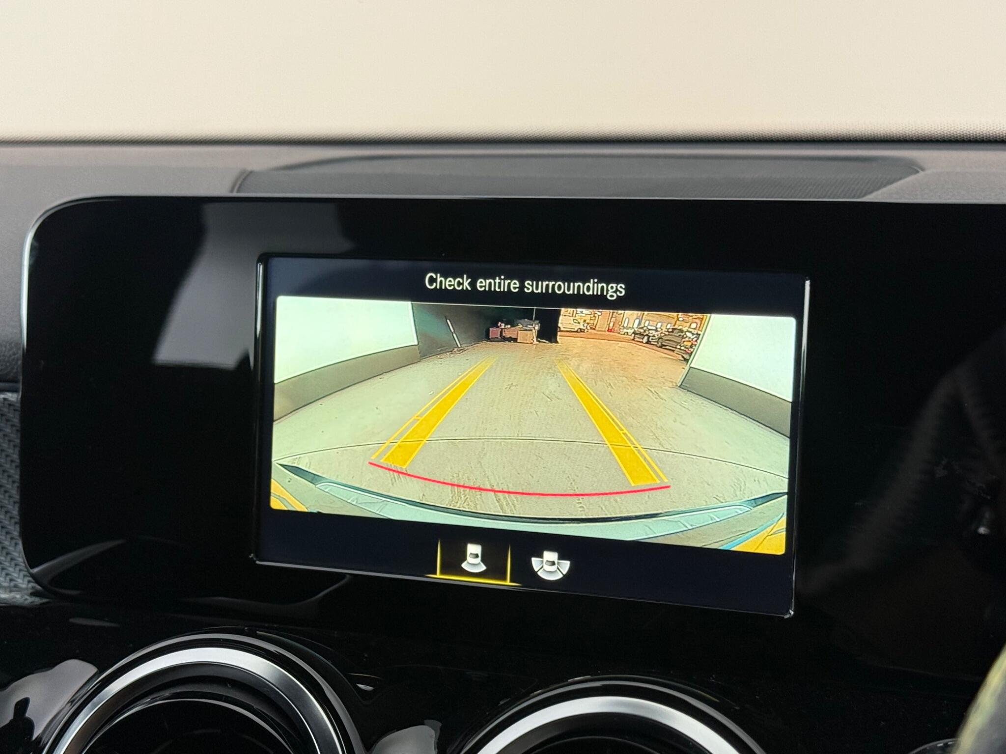 Mercedes-Benz GLB view 25