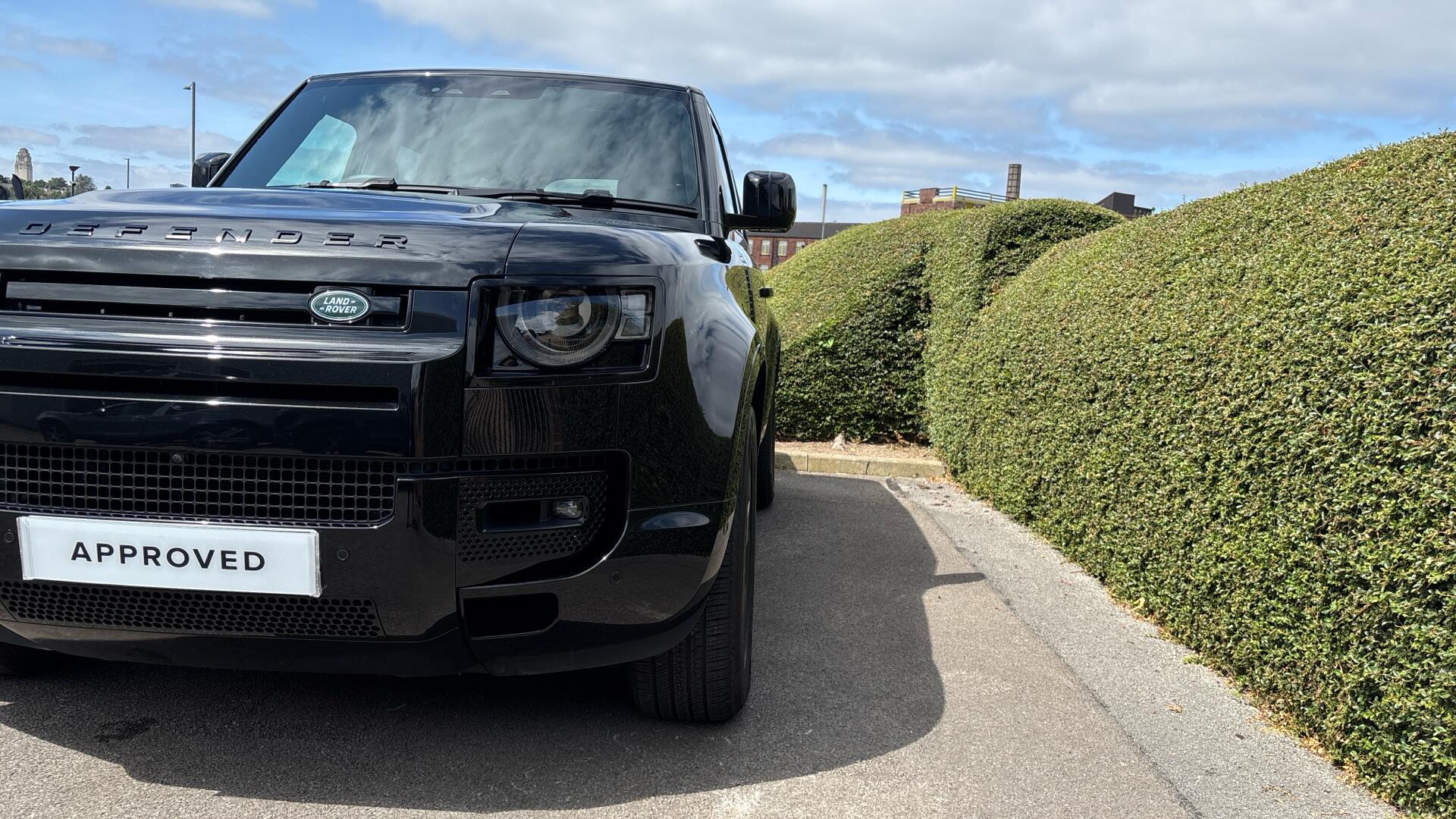 Land Rover Defender view 48
