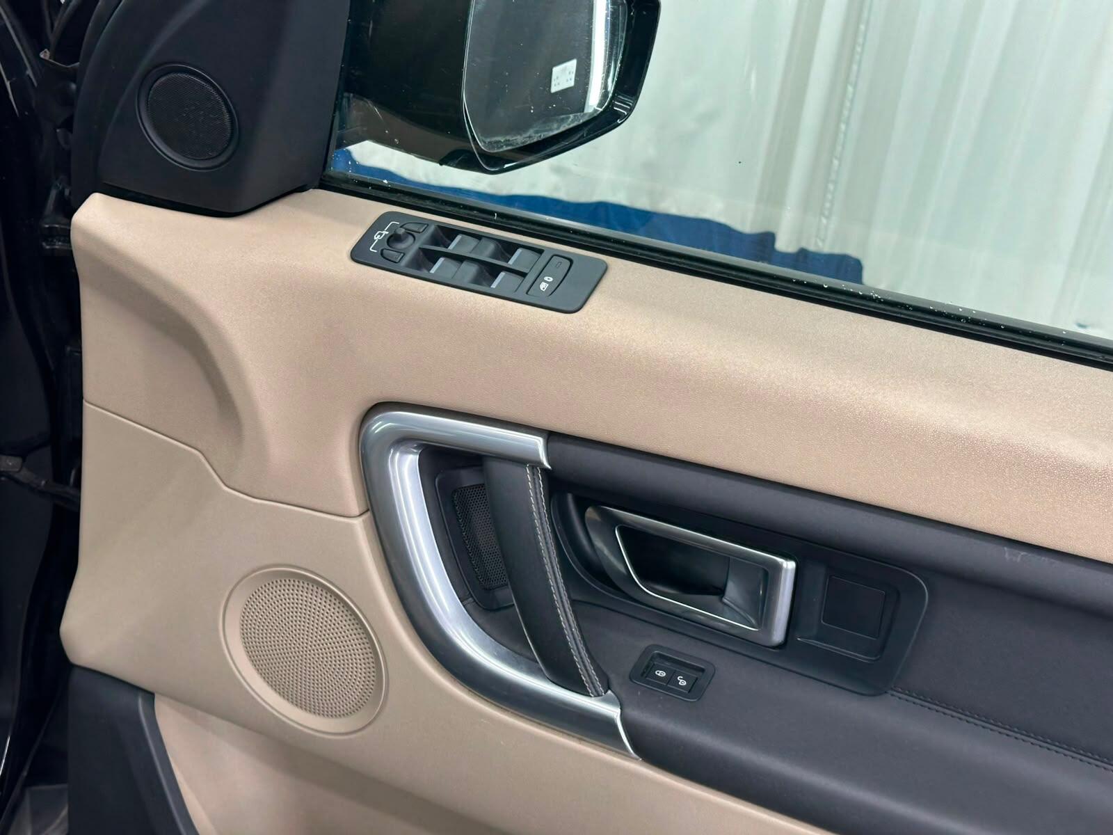 Land Rover Discovery Sport view 46