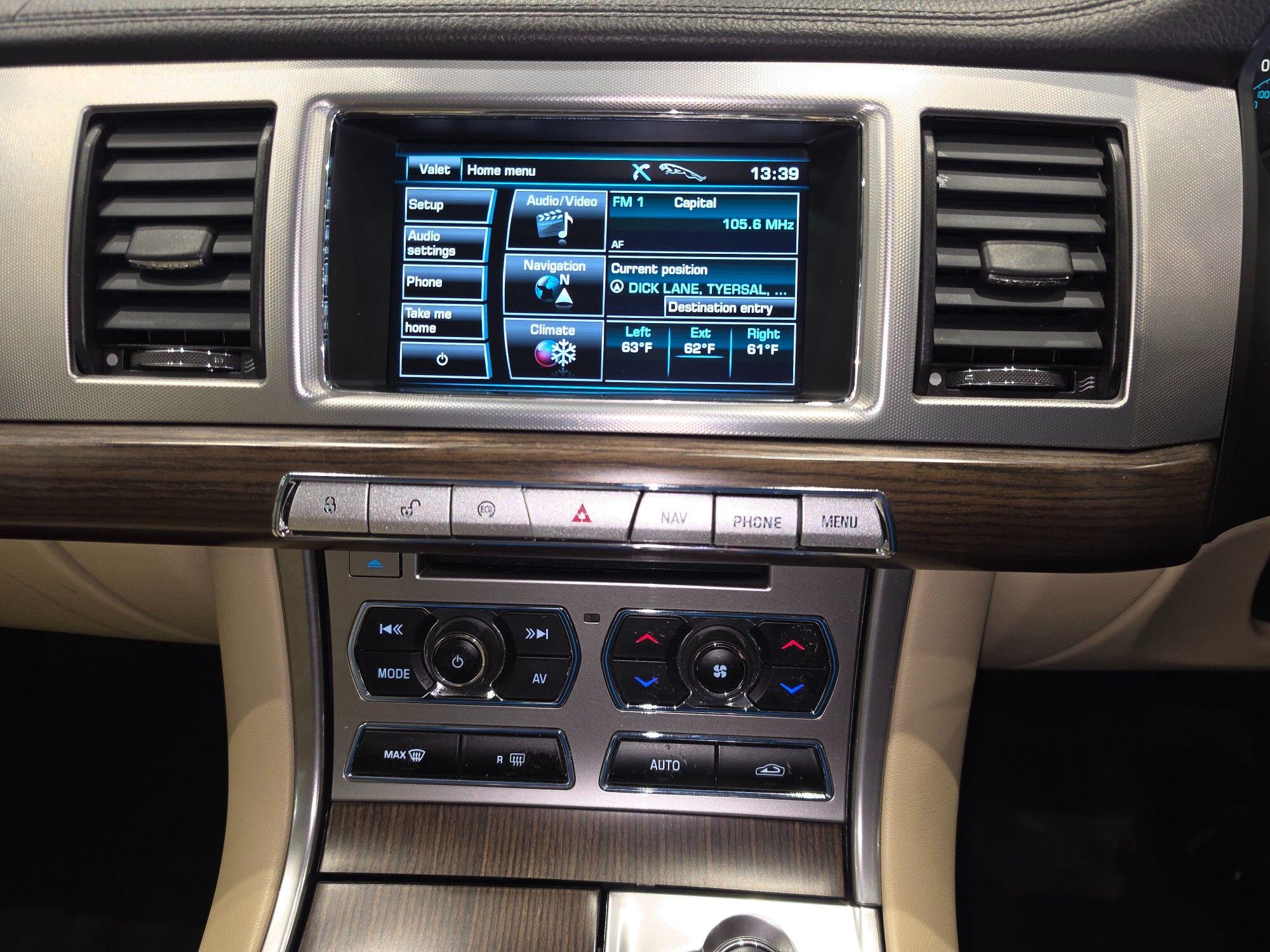 Jaguar XF view 26
