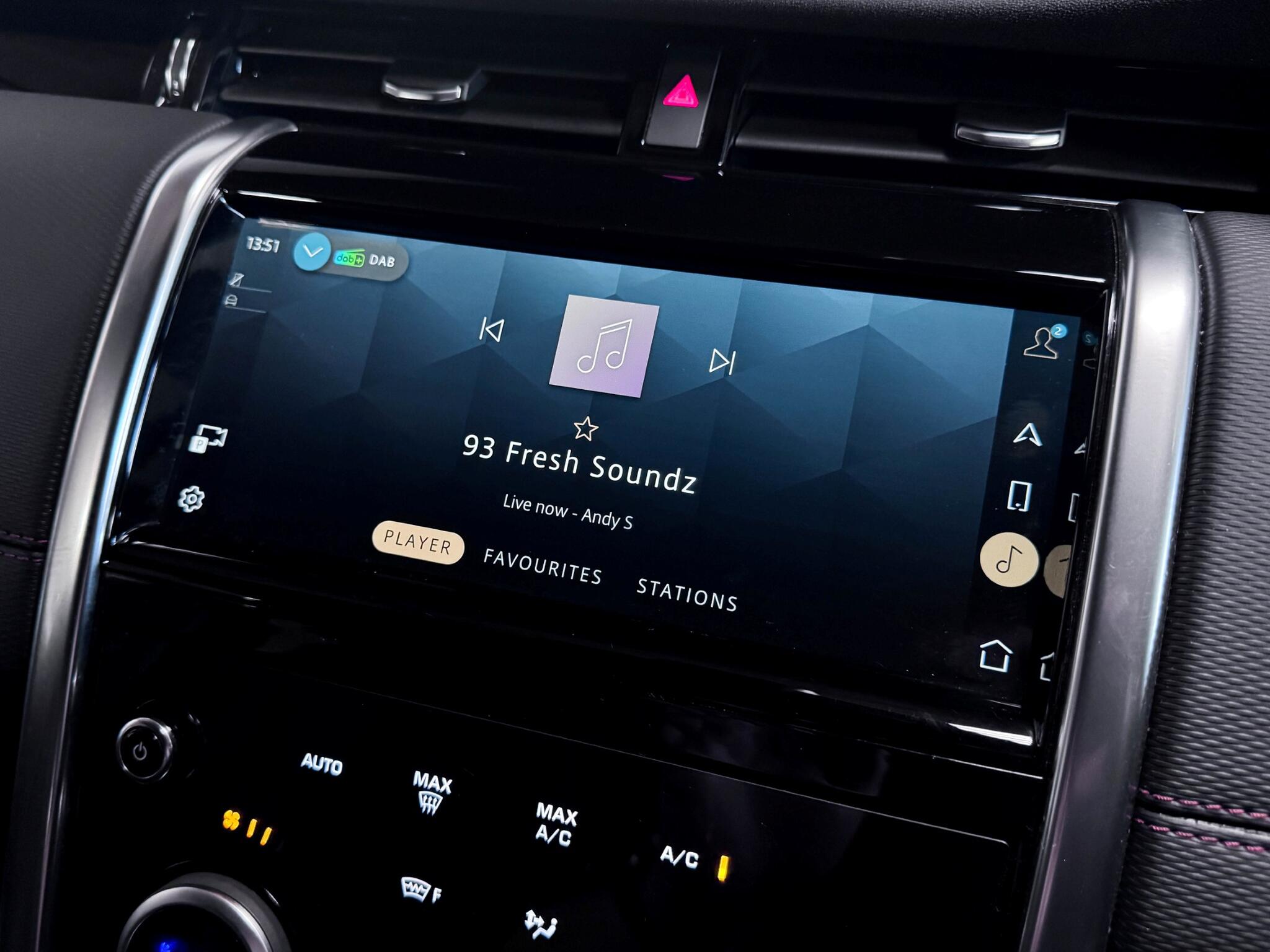 Land Rover Discovery Sport view 41