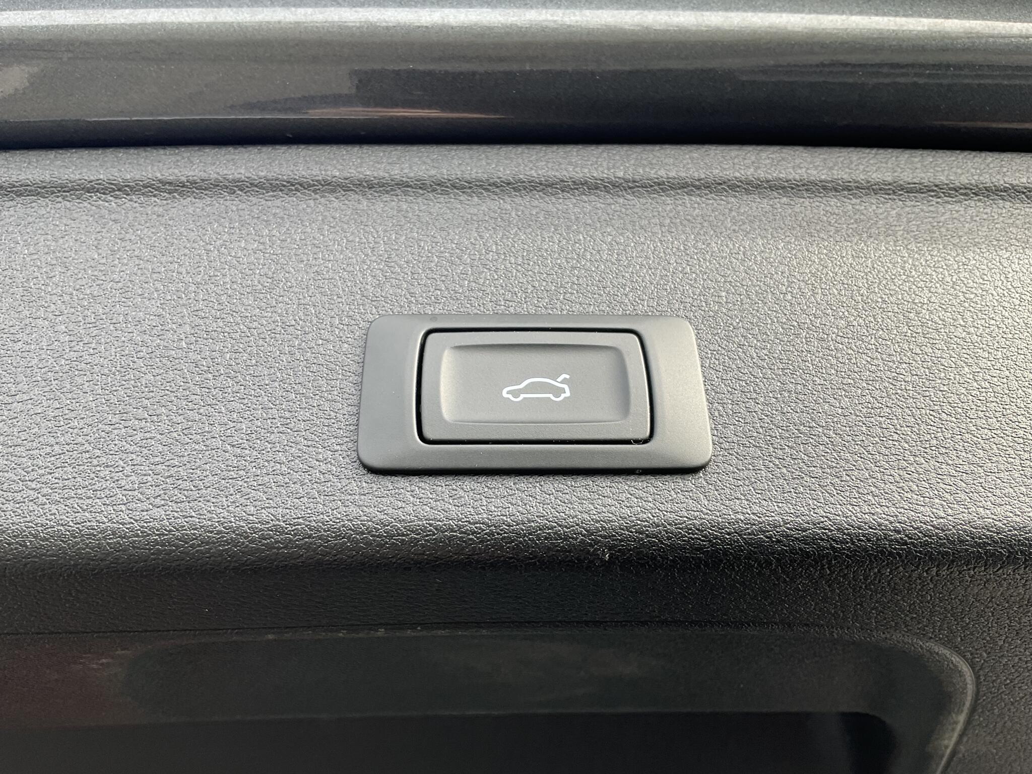 Audi A4 view 21