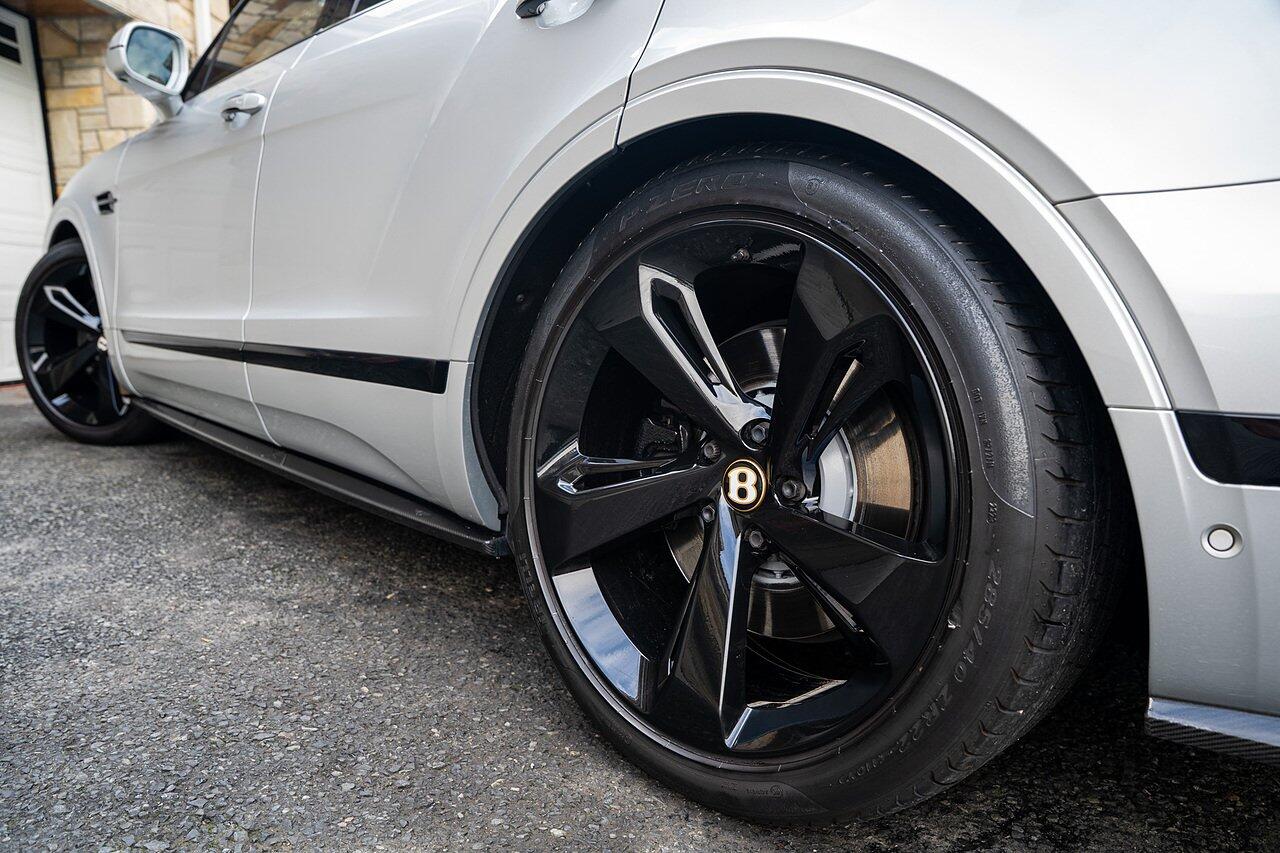 Bentley Bentayga view 14