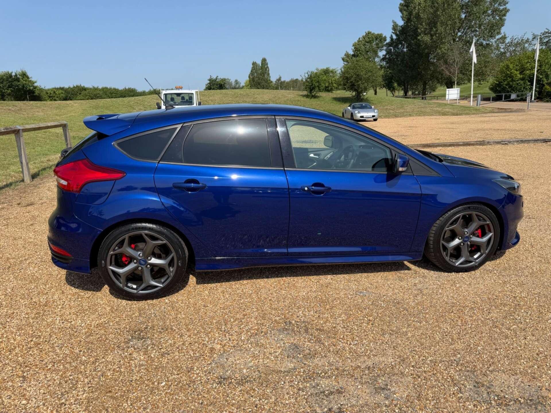 Ford Focus view 7