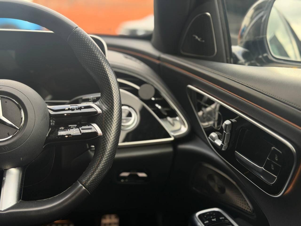 Mercedes-Benz E-Class view 31