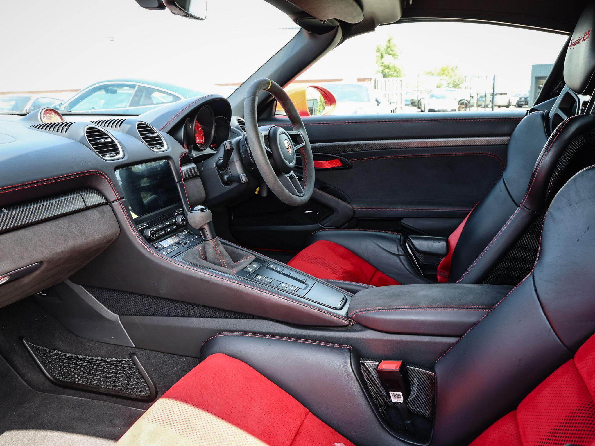 Porsche 718 Spyder view 37