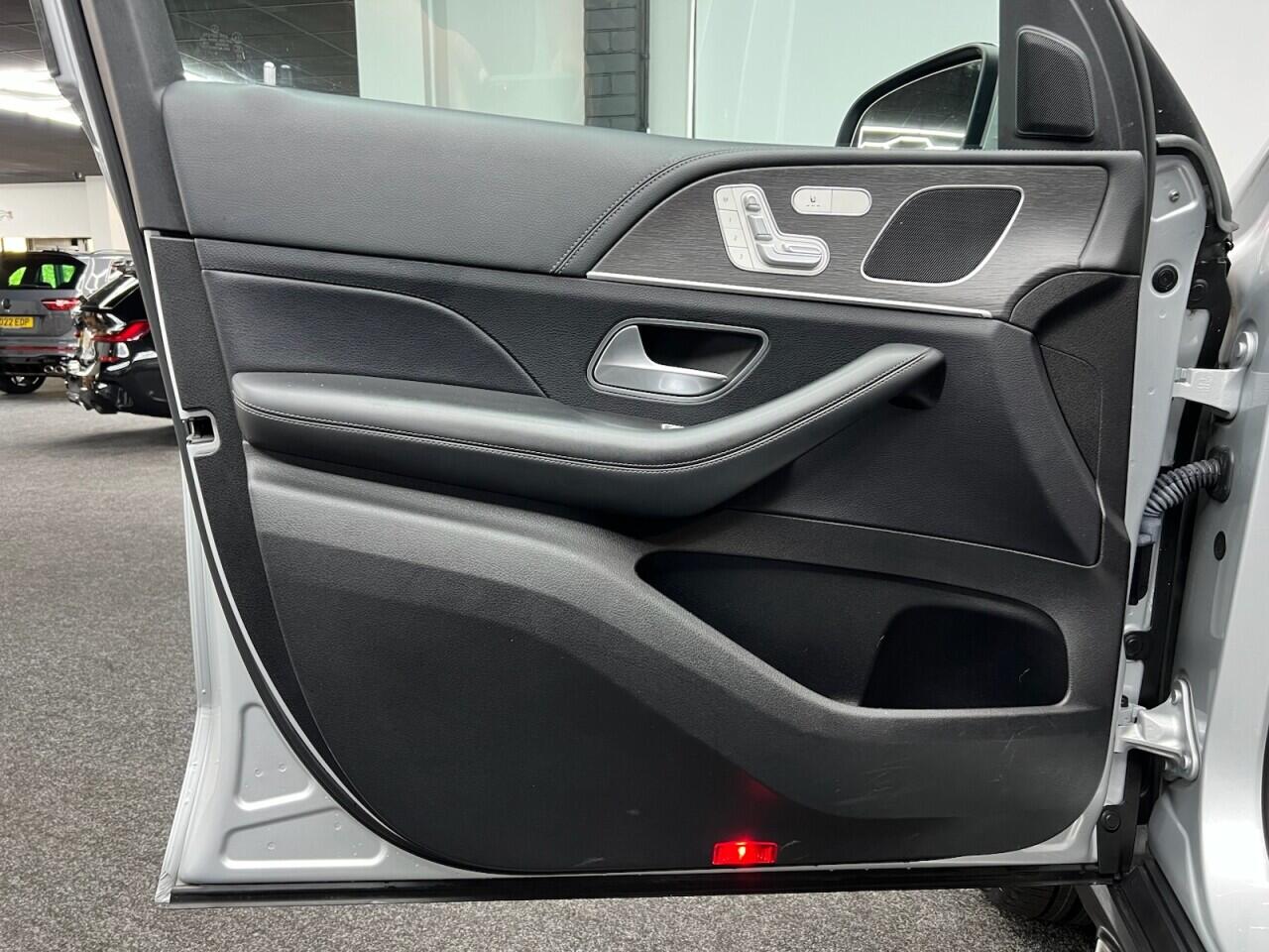 Mercedes-Benz Gle view 25