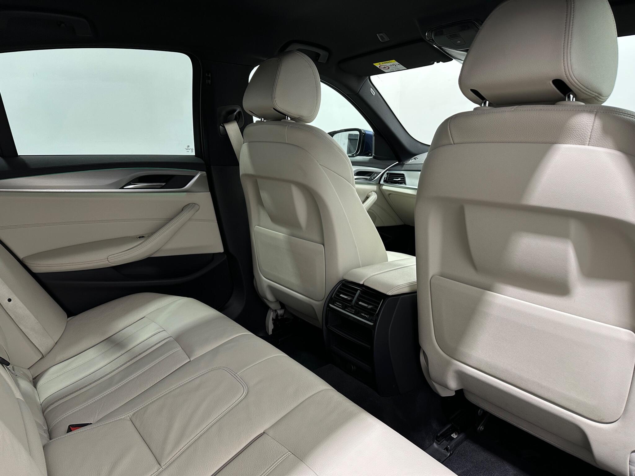 BMW 5 Series view 42