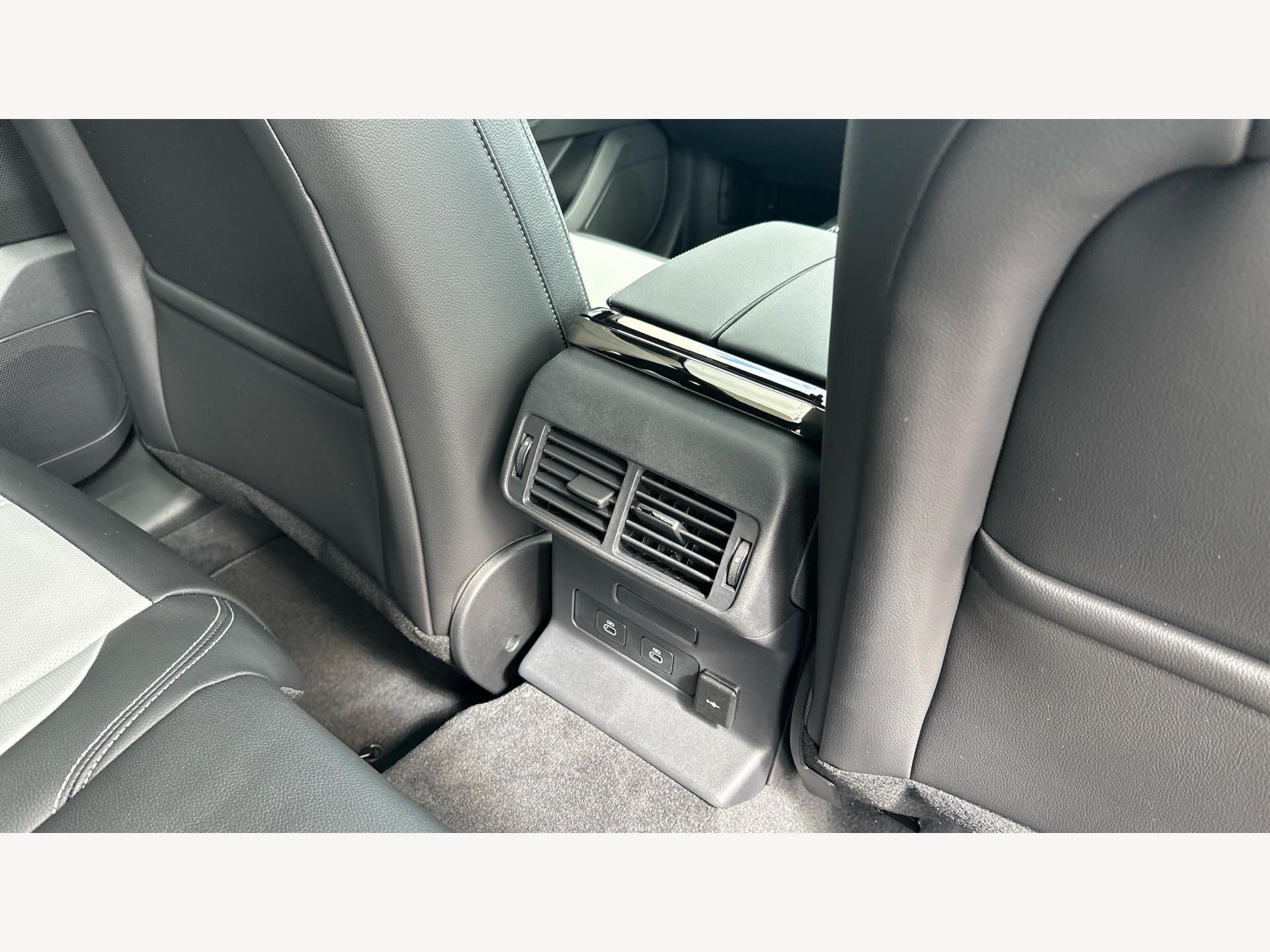 Land Rover Range Rover Velar view 22