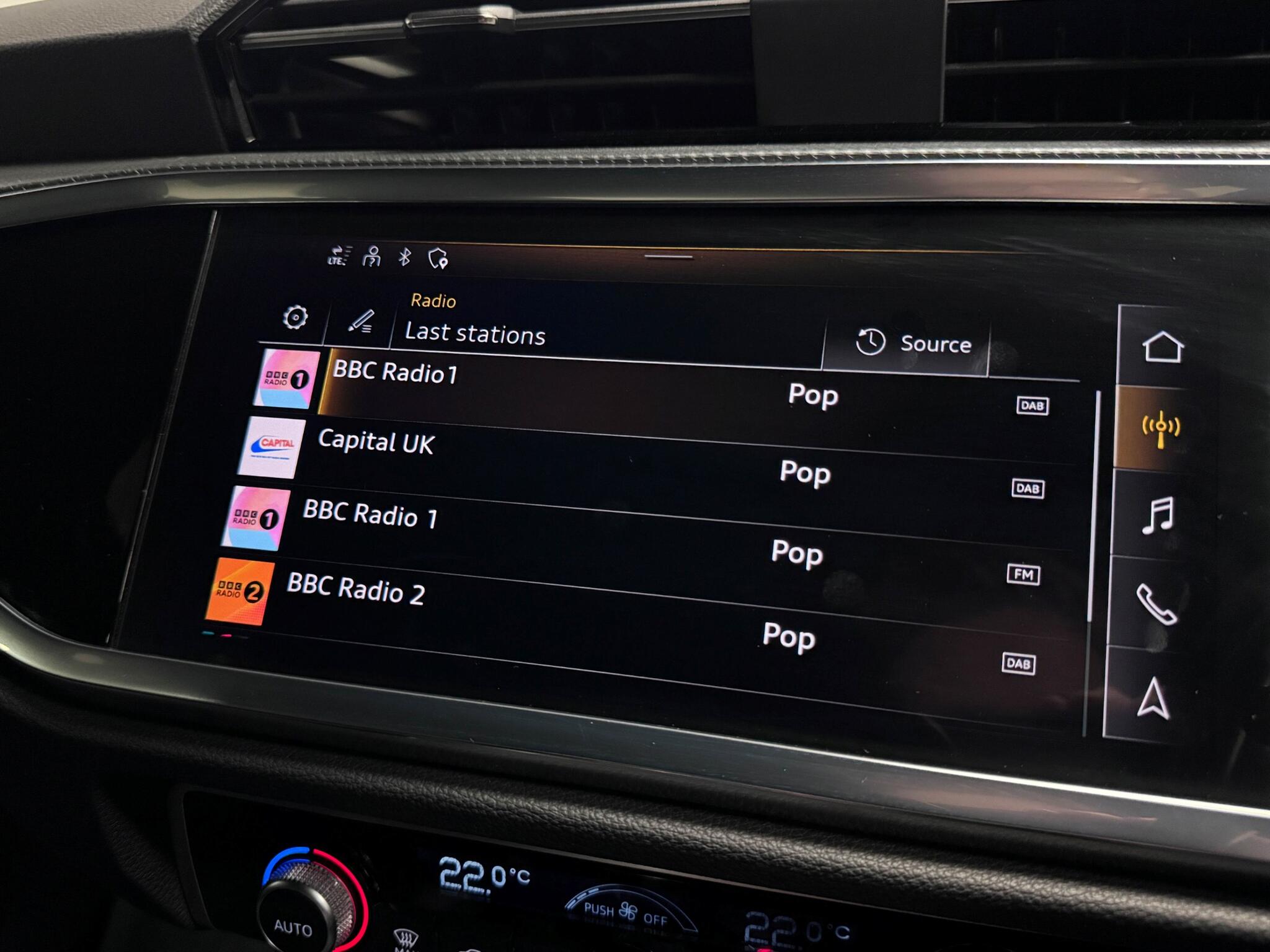 Audi Q3 view 41