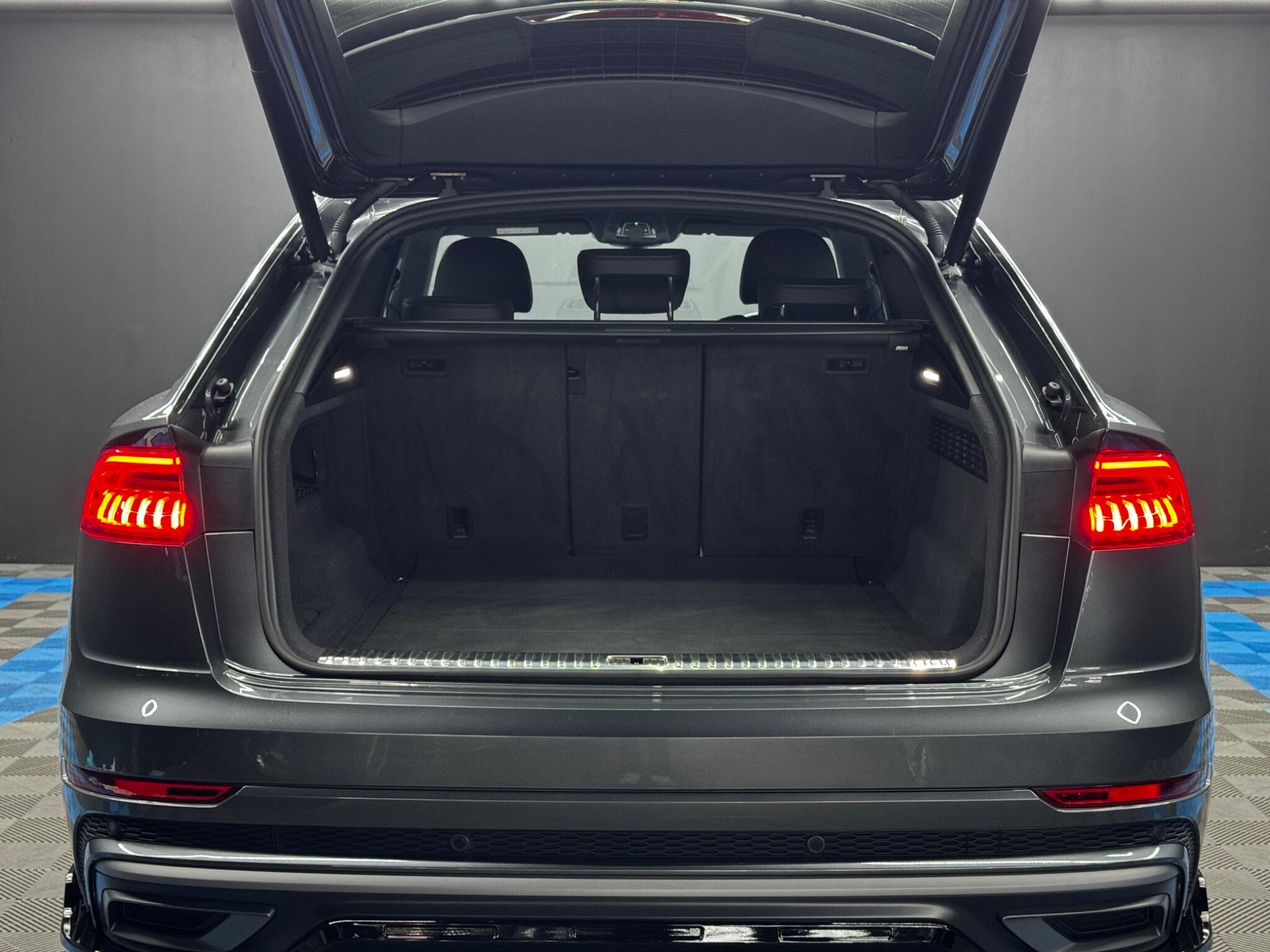 Audi Q8 view 42