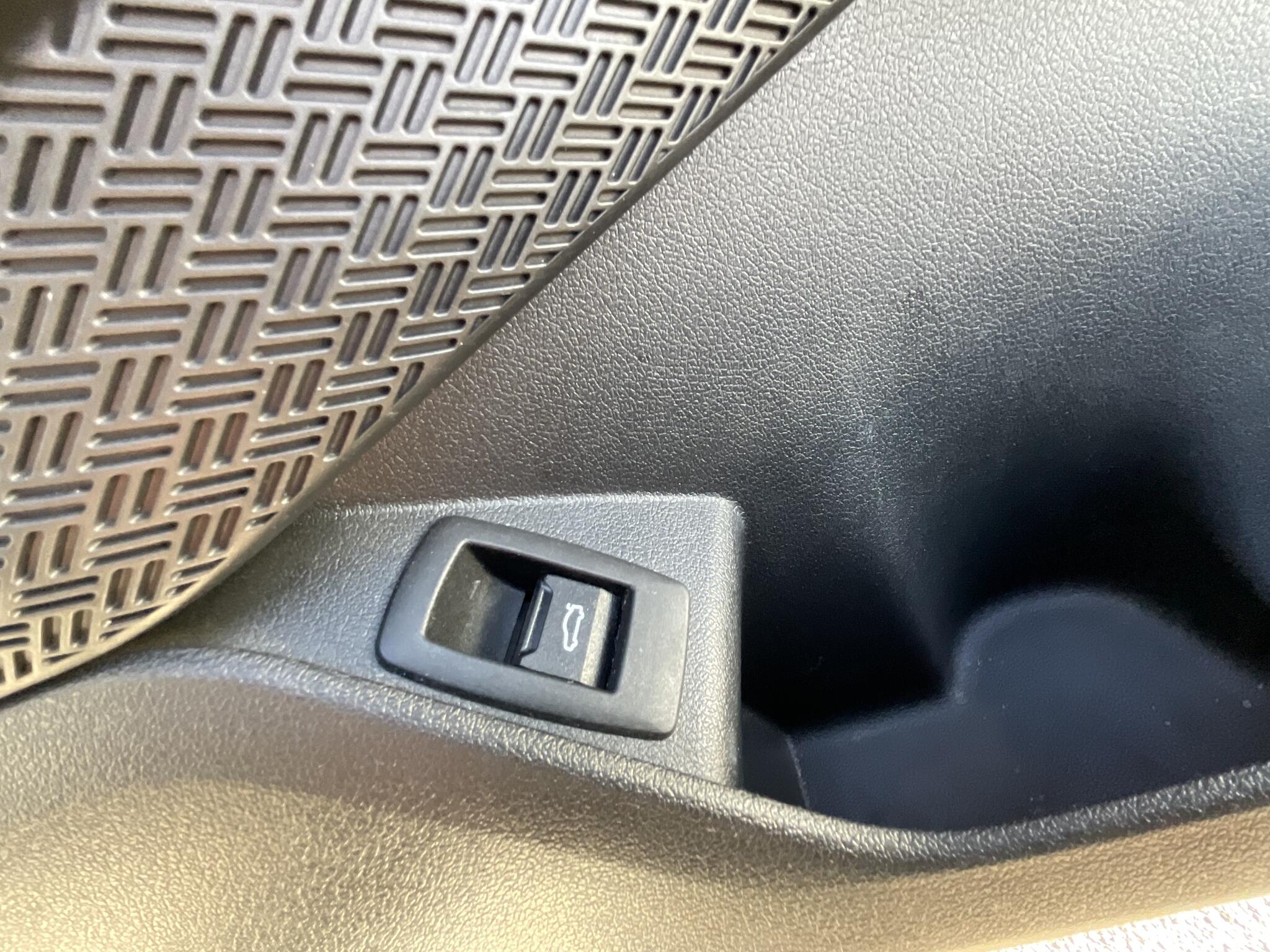 BMW Ix1 view 39
