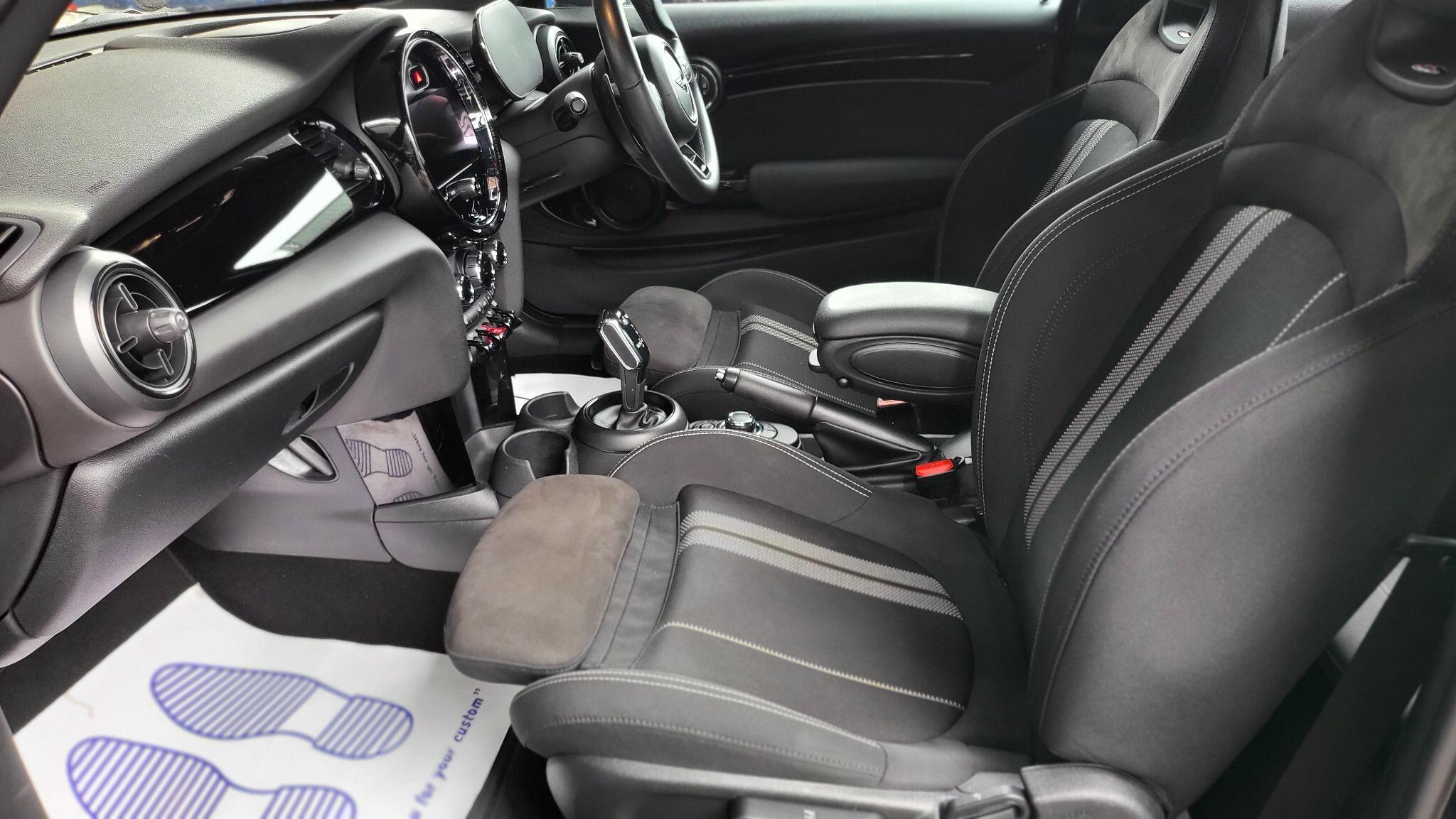 Mini Hatch view 22