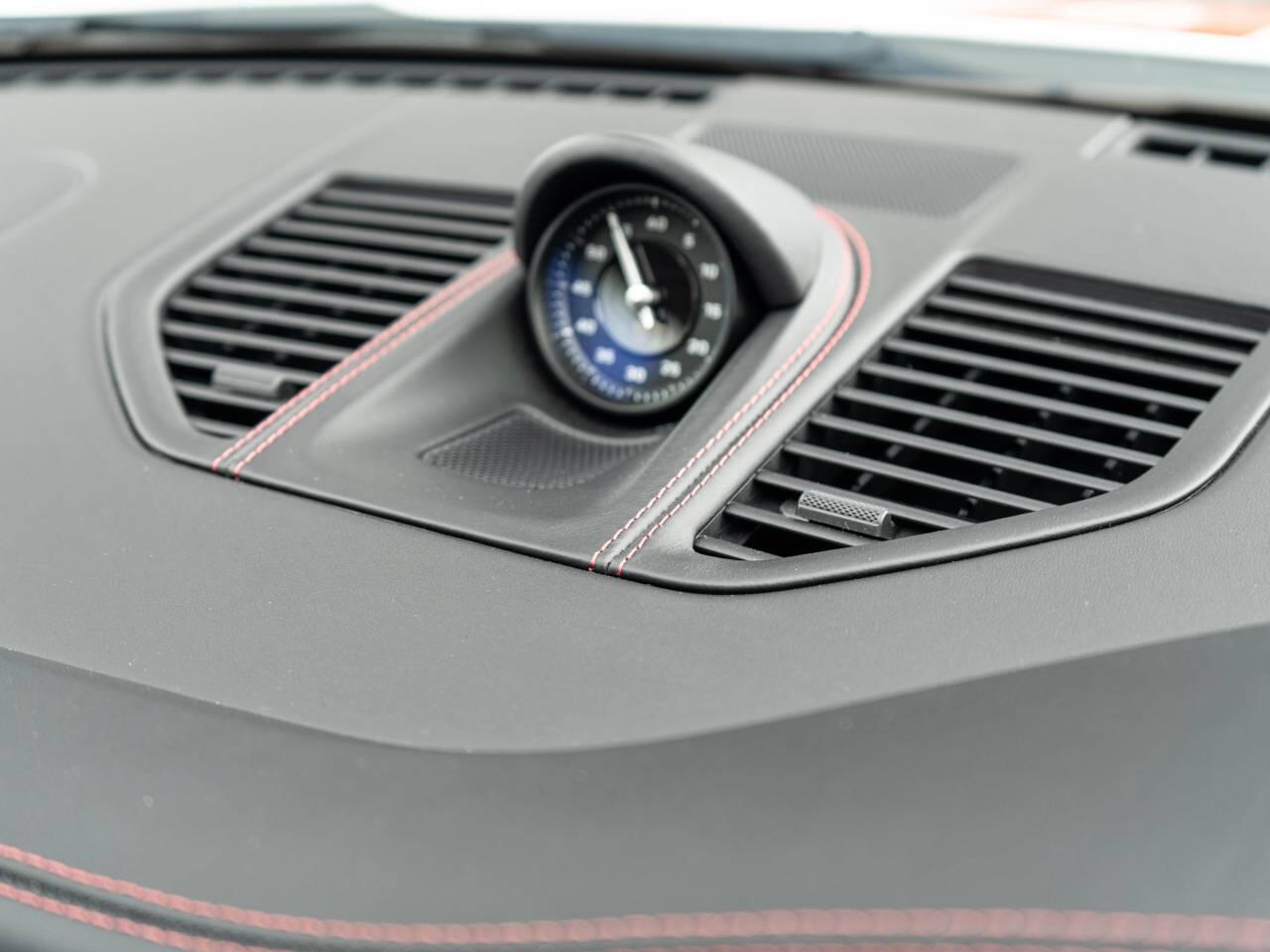 Porsche 911 view 24