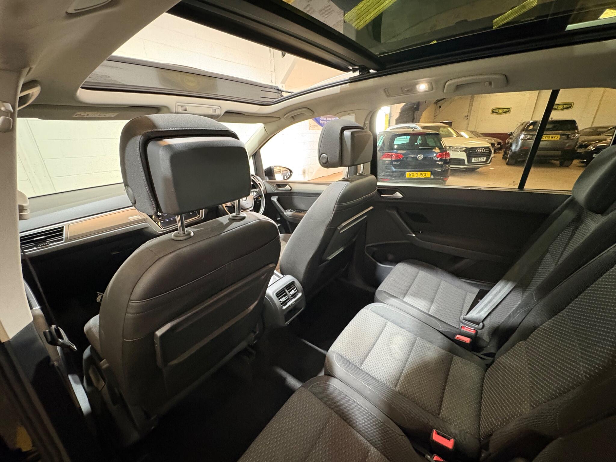 Volkswagen Touran view 83