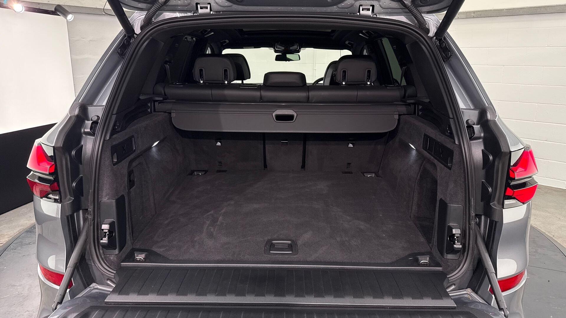 BMW X5 view 13
