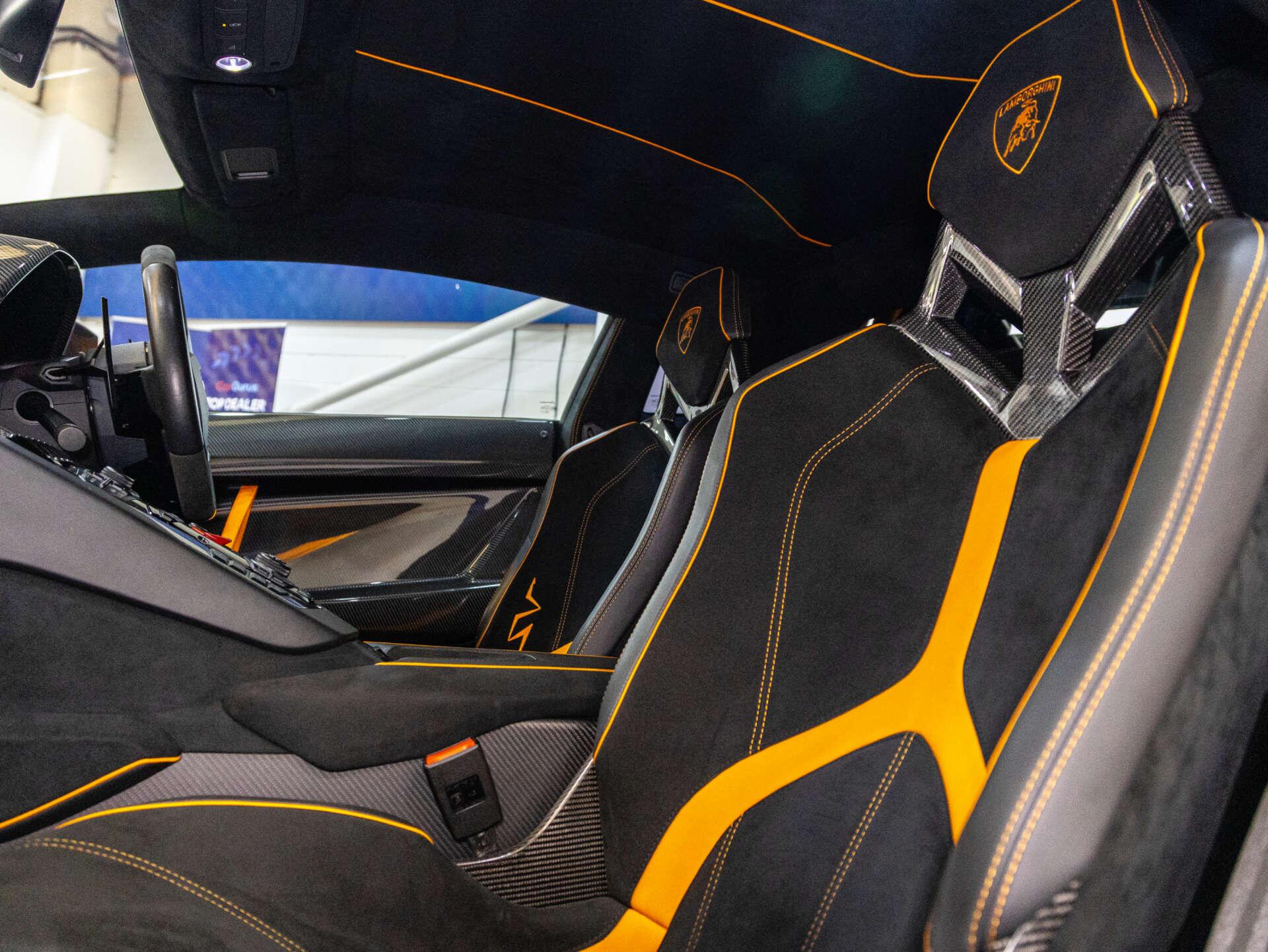 Lamborghini Aventador view 8