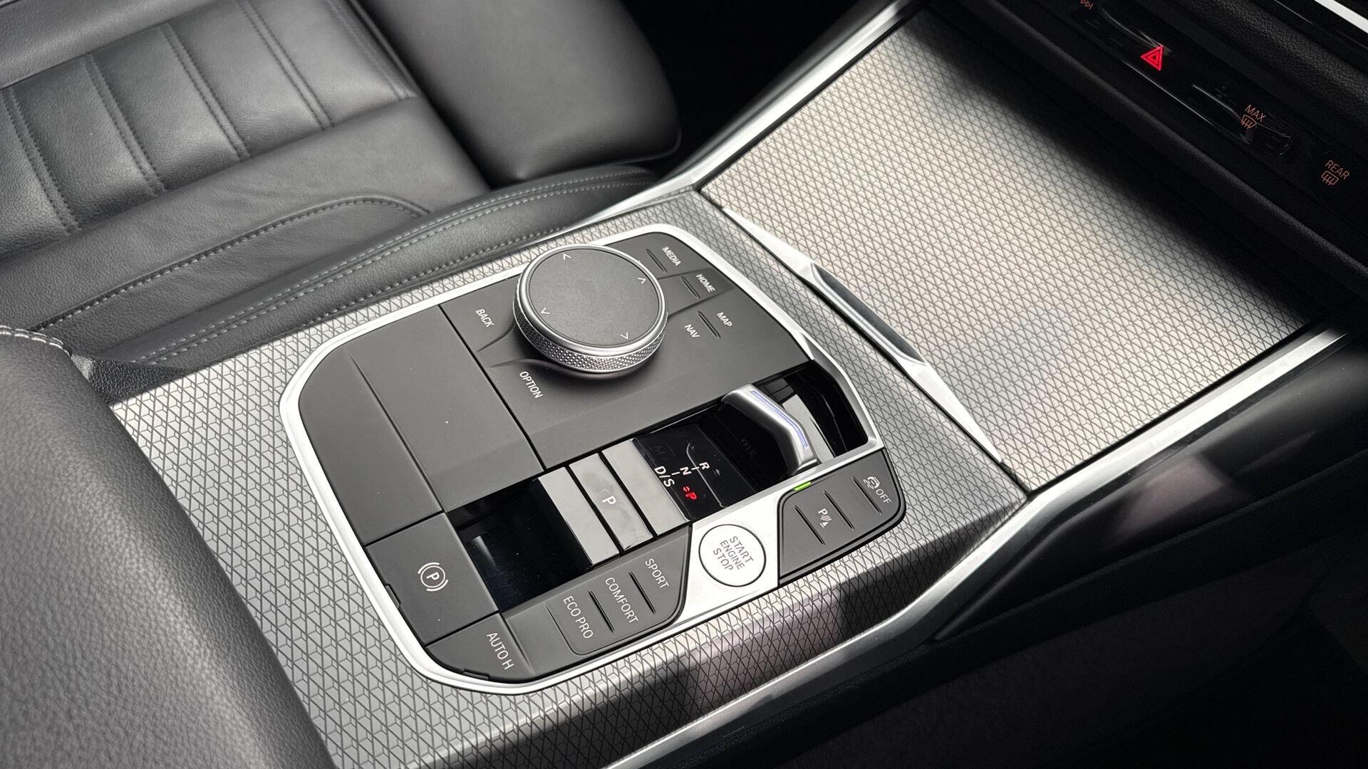 BMW 3 Series view 10