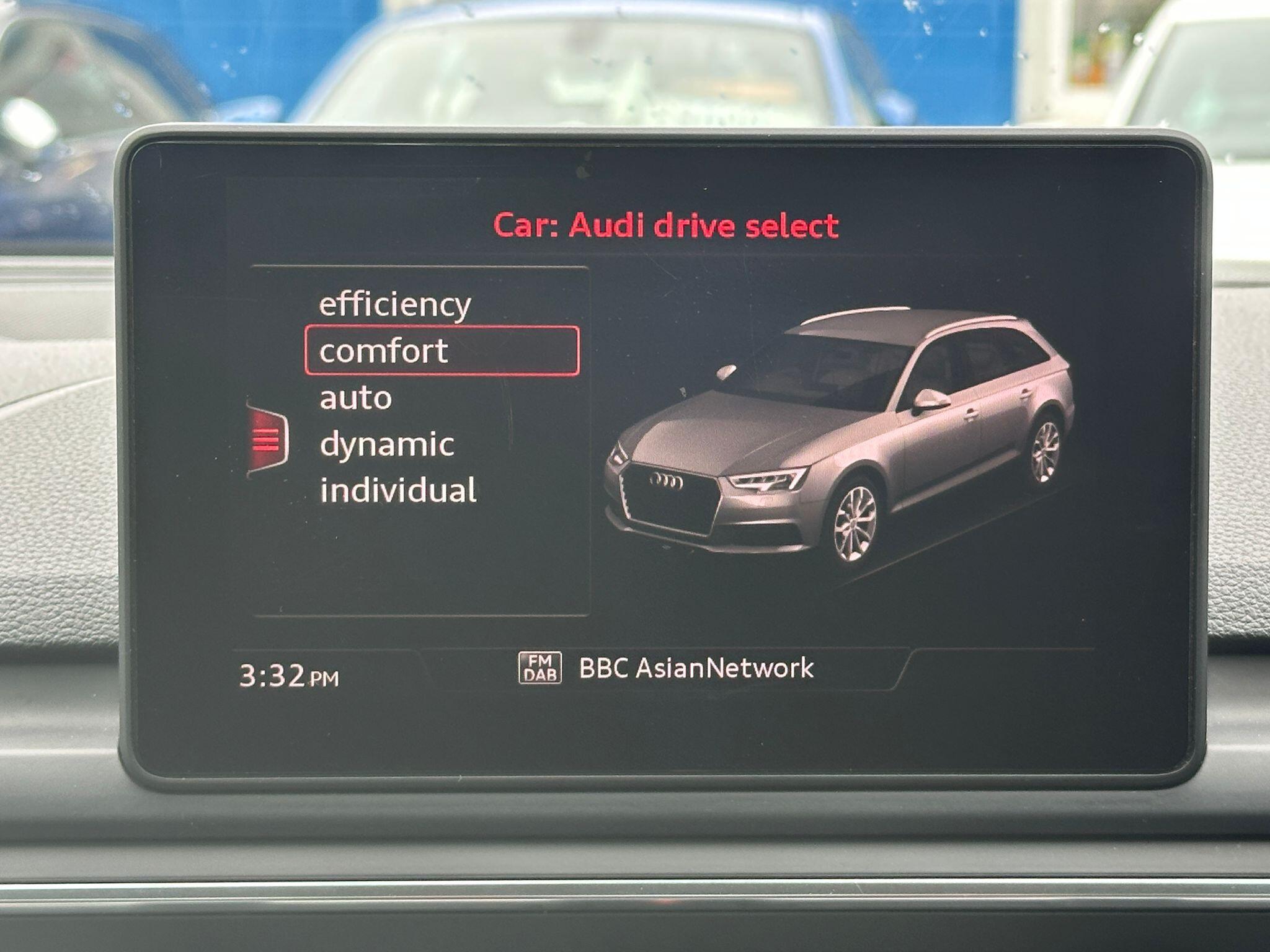 Audi A4 Avant view 16