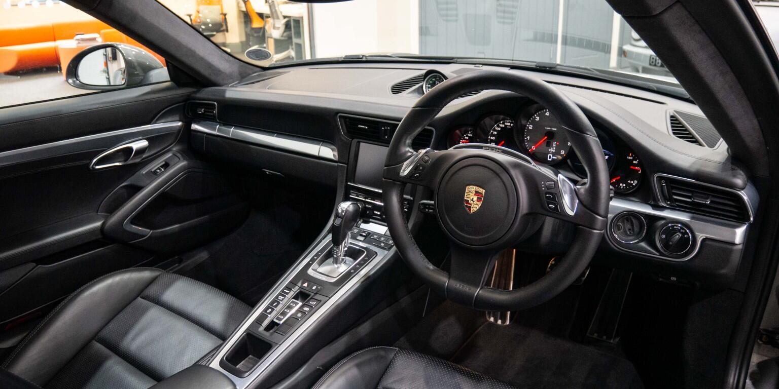 Porsche 911 view 13
