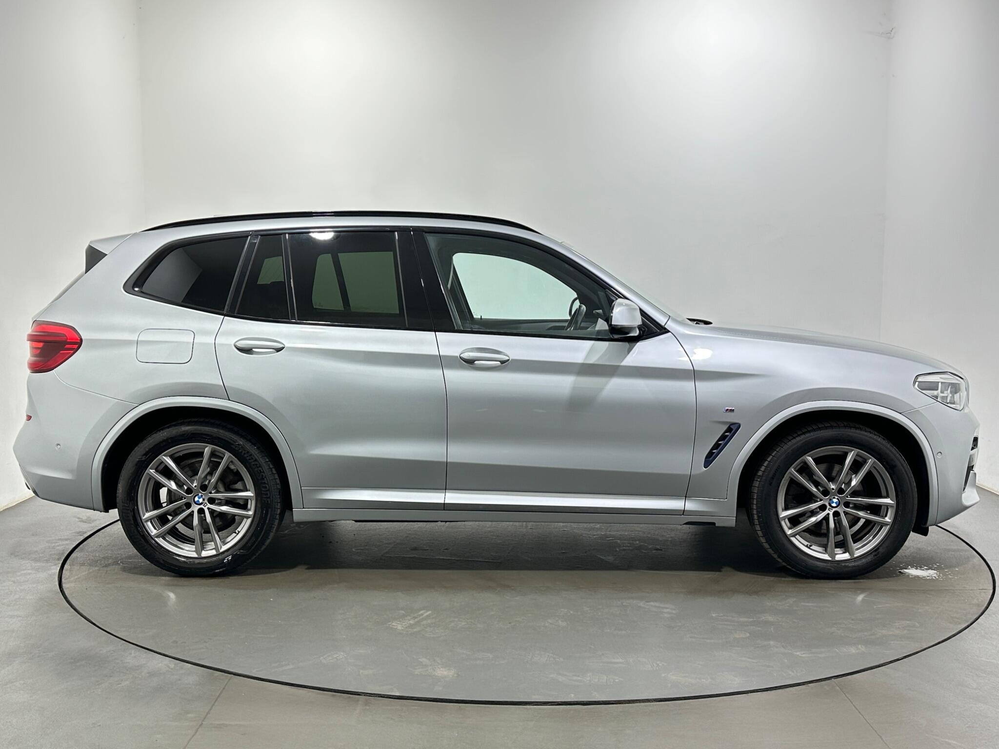BMW X3 view 9