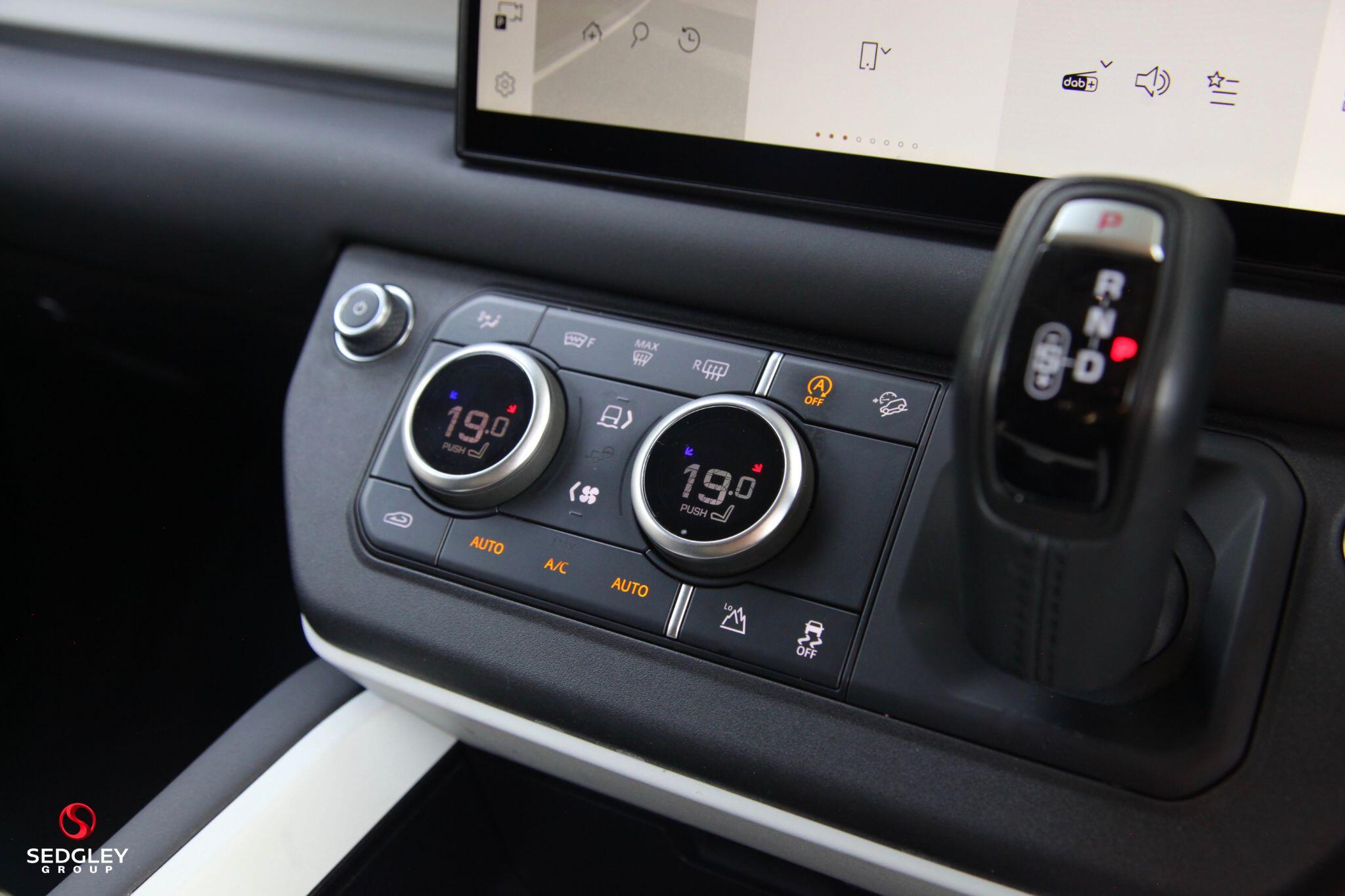 Land Rover Defender view 30