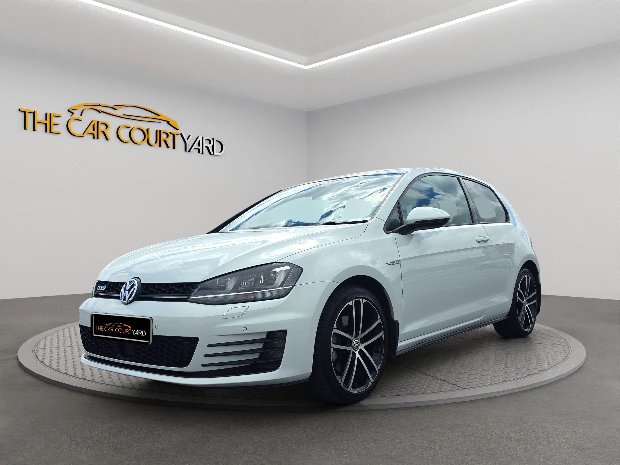 Volkswagen Golf view 3