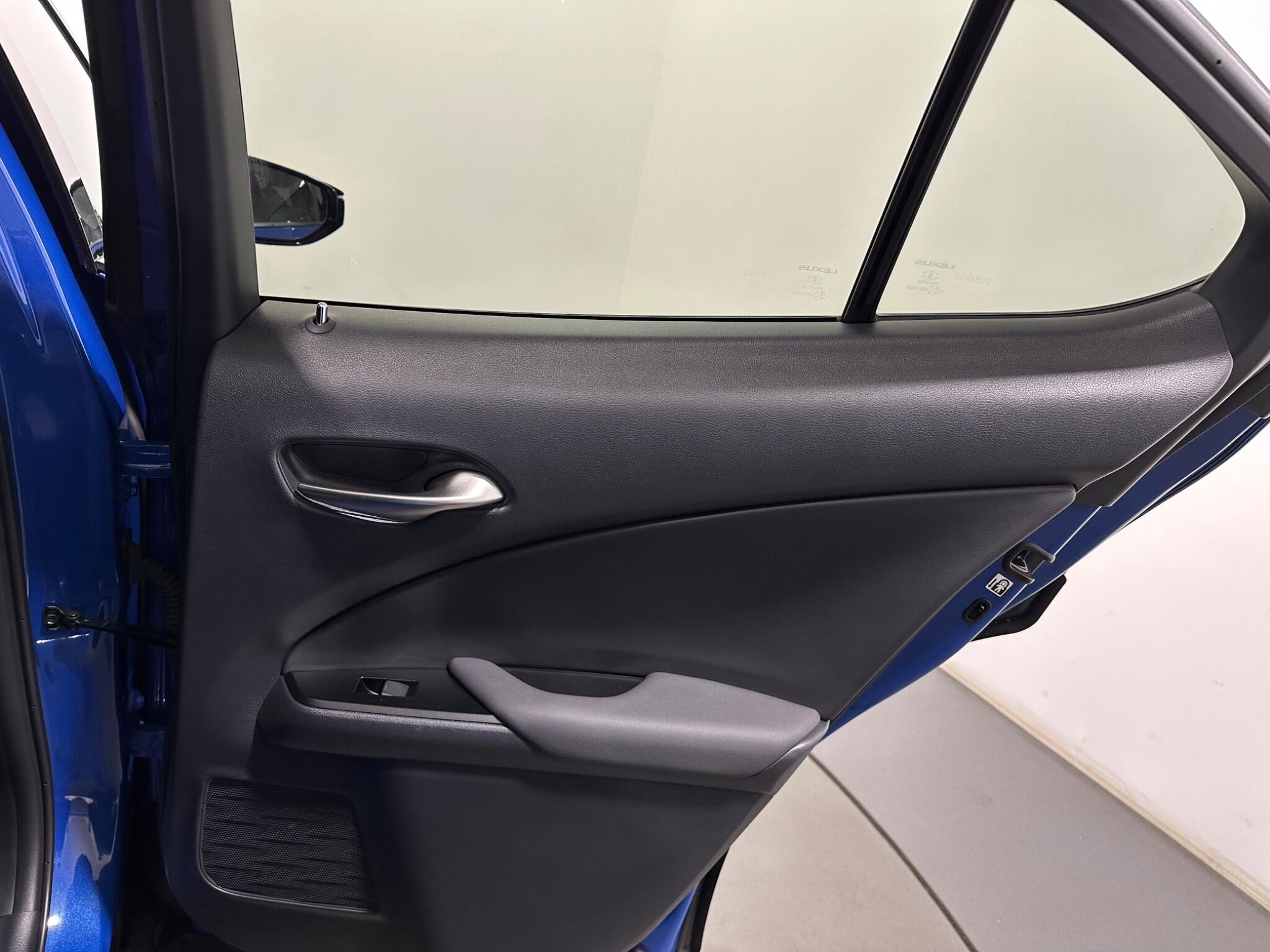 Lexus UX view 43