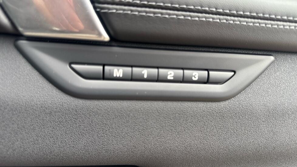 Land Rover Discovery Sport view 27