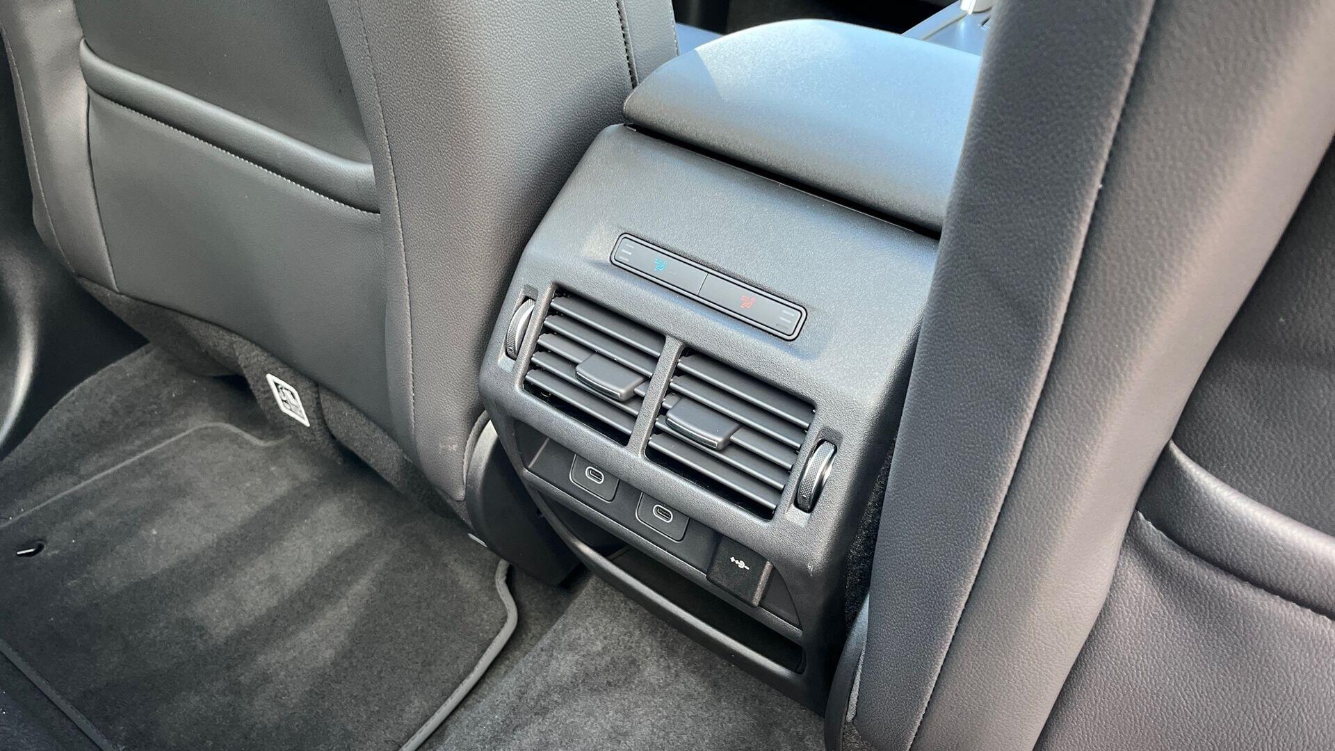 Land Rover Discovery Sport view 19