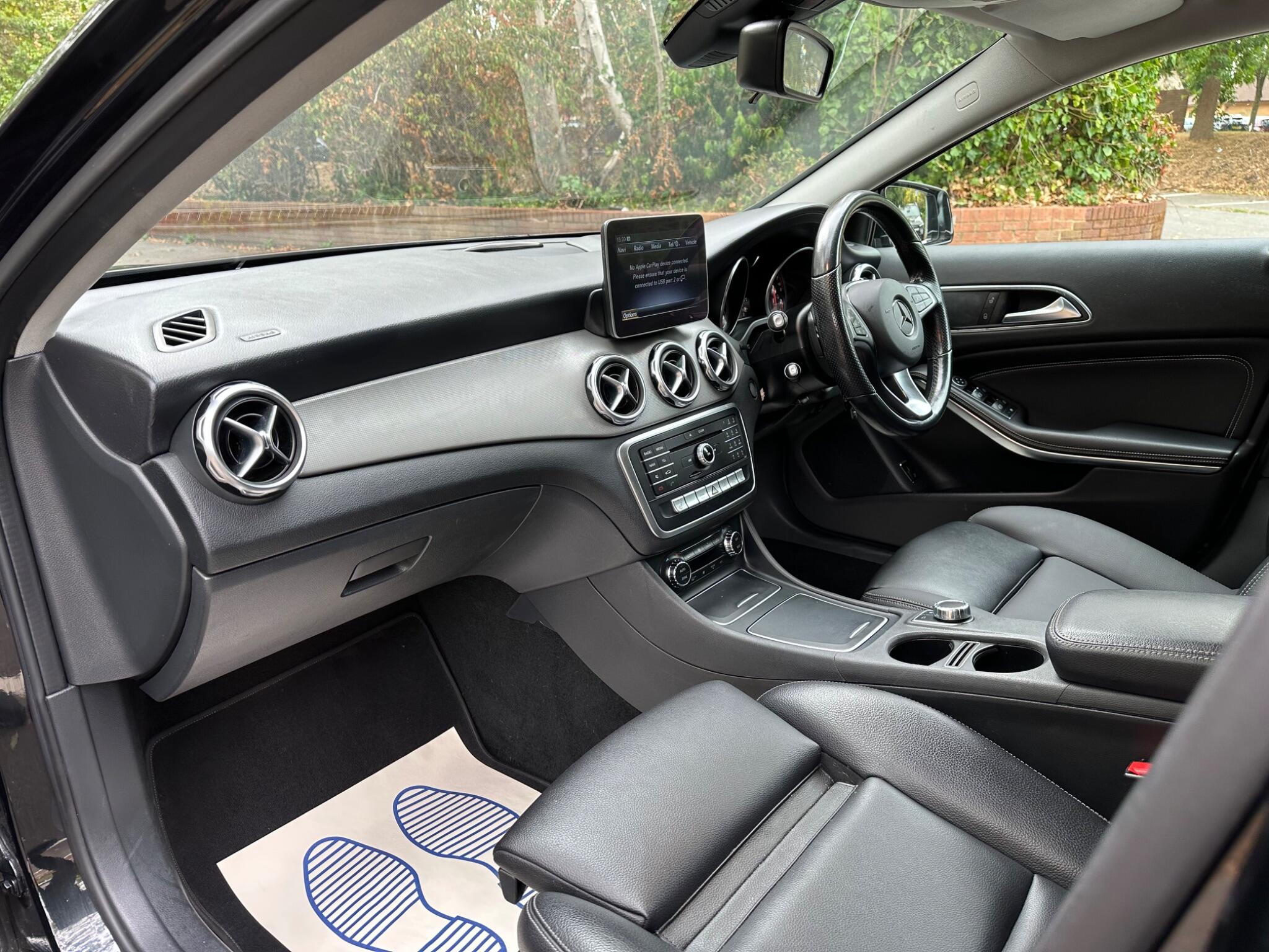 Mercedes-Benz GLA view 14