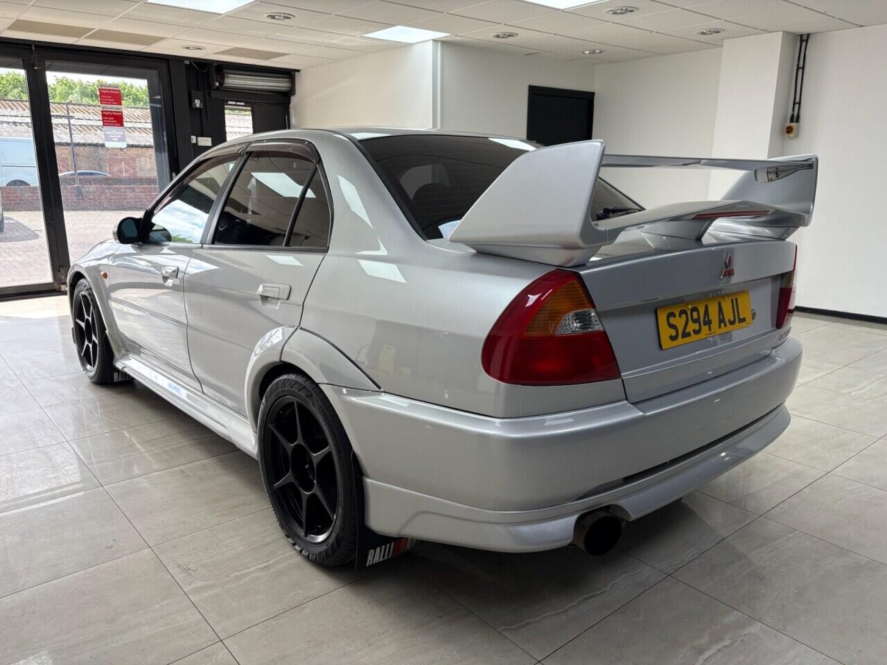 Mitsubishi Lancer view 5