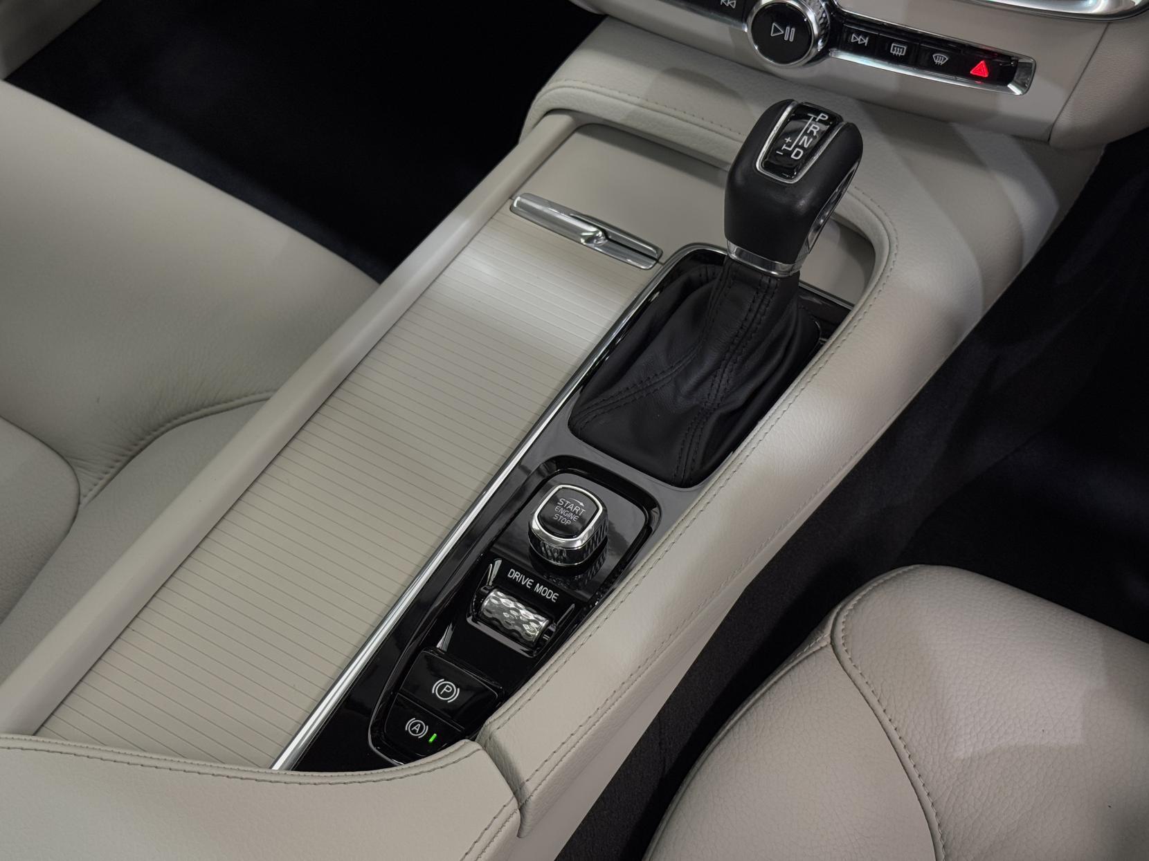 Volvo S90 view 33