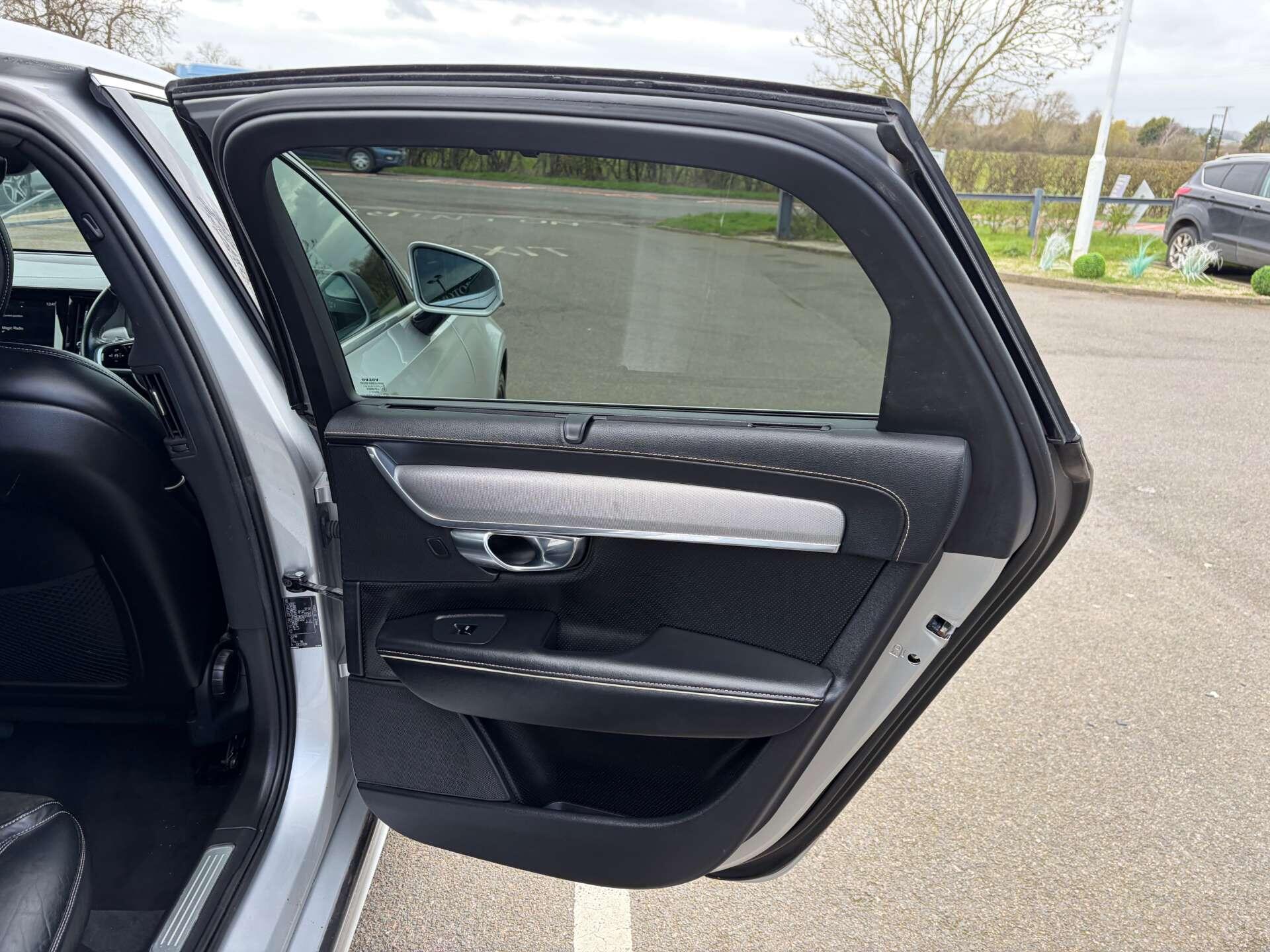 Volvo S90 view 29